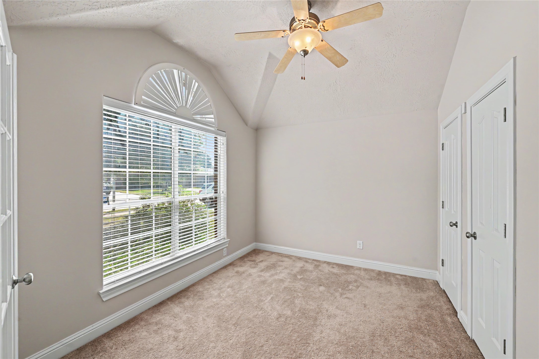 24703 Sandusky Drive Property Photo 5