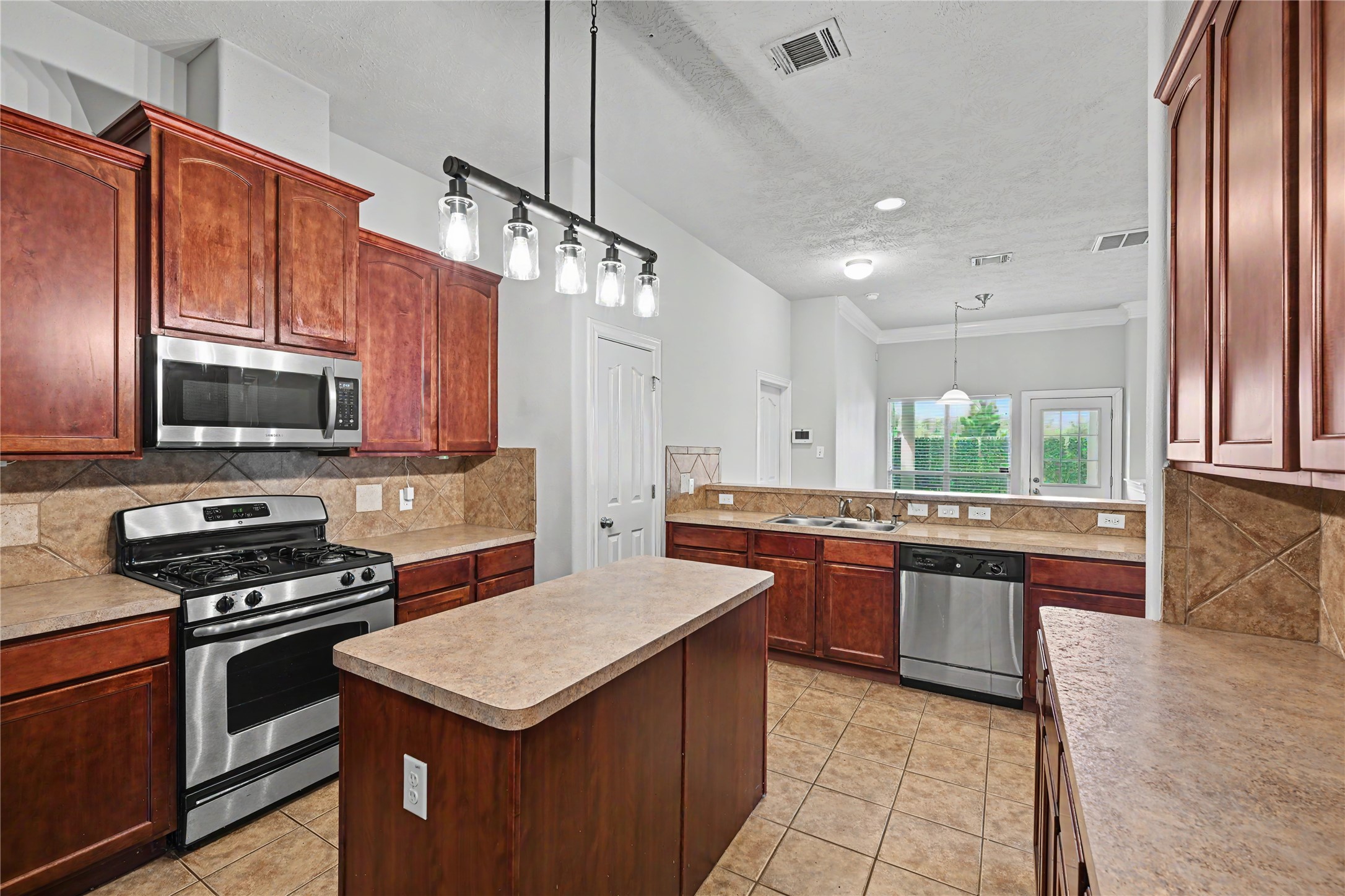 24703 Sandusky Drive Property Photo 7