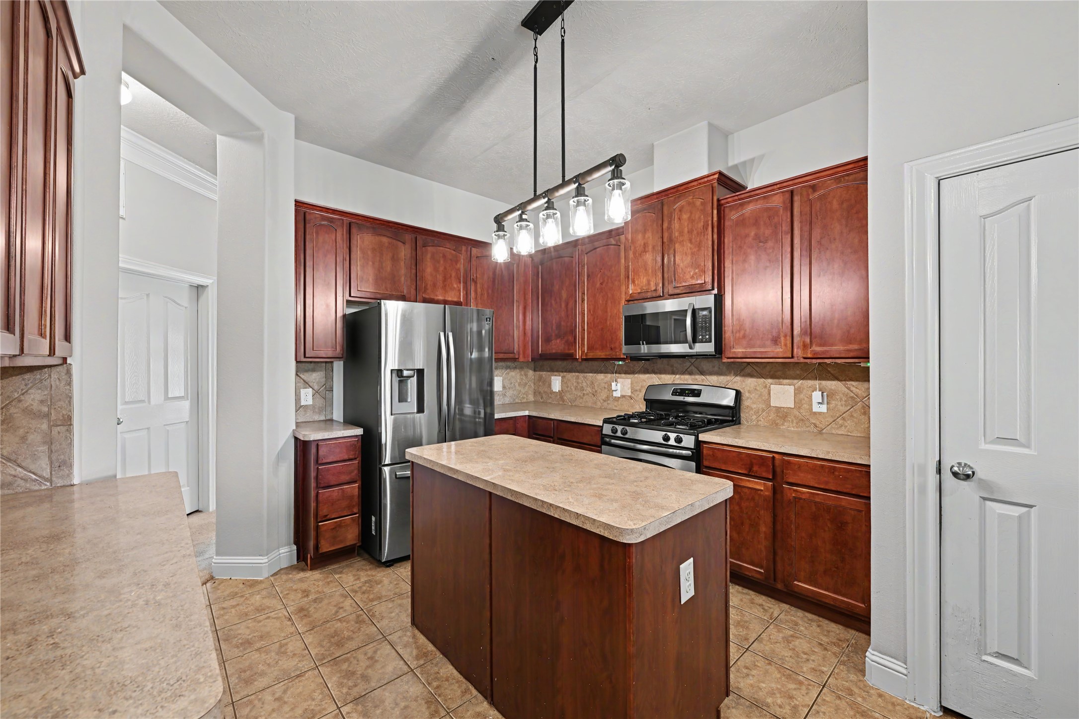 24703 Sandusky Drive Property Photo 8