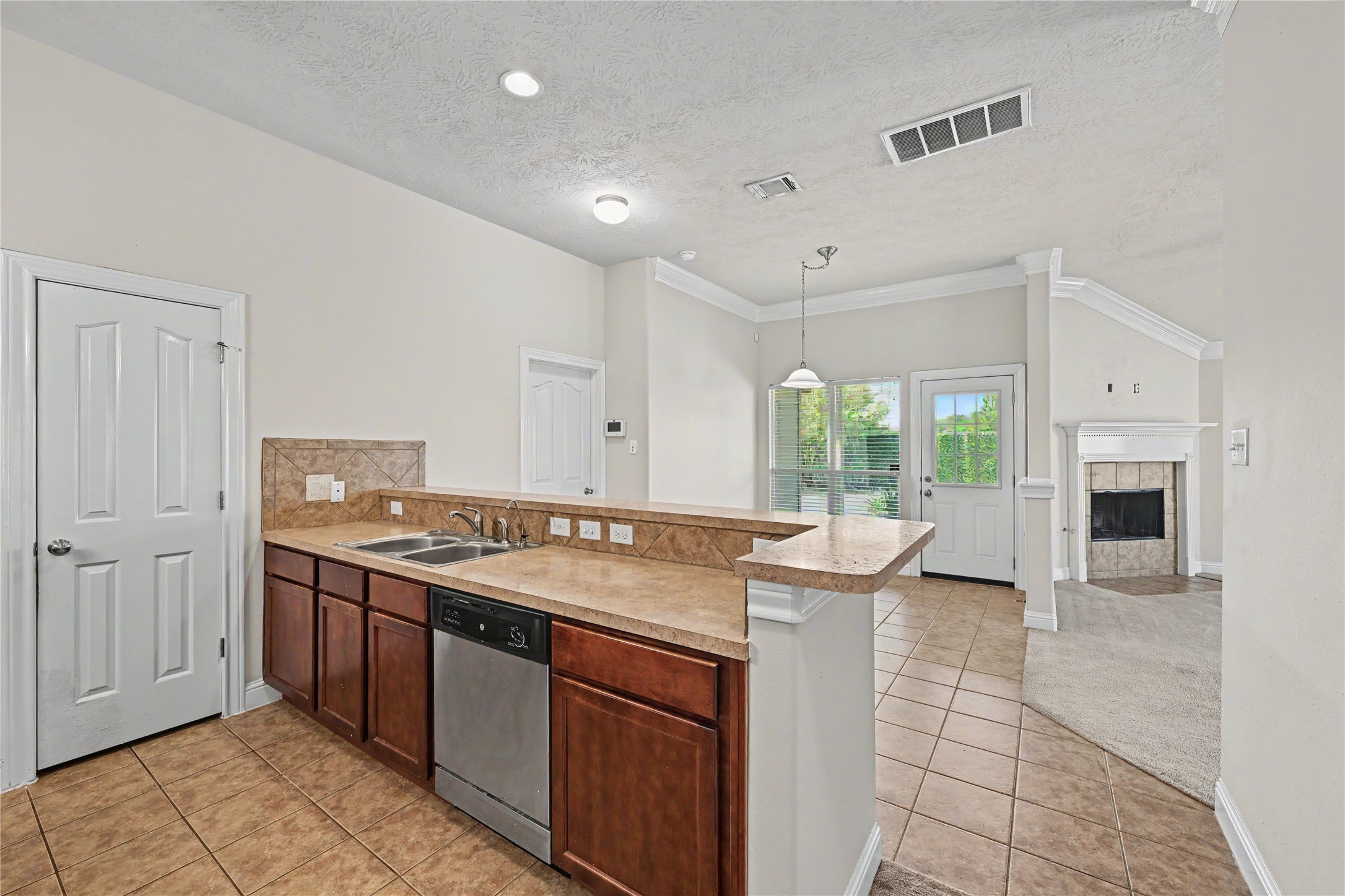 24703 Sandusky Drive Property Photo 9