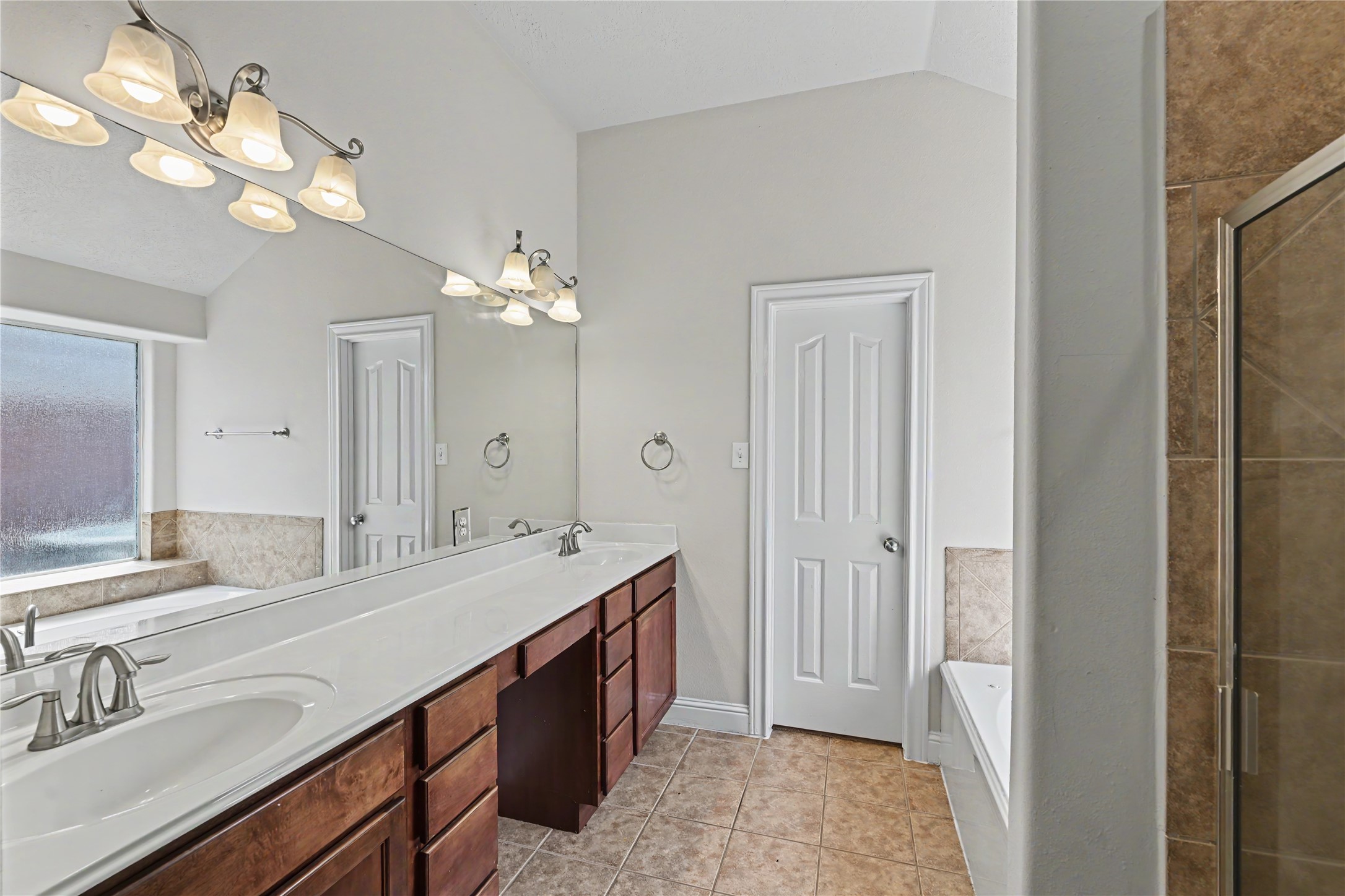 24703 Sandusky Drive Property Photo 15