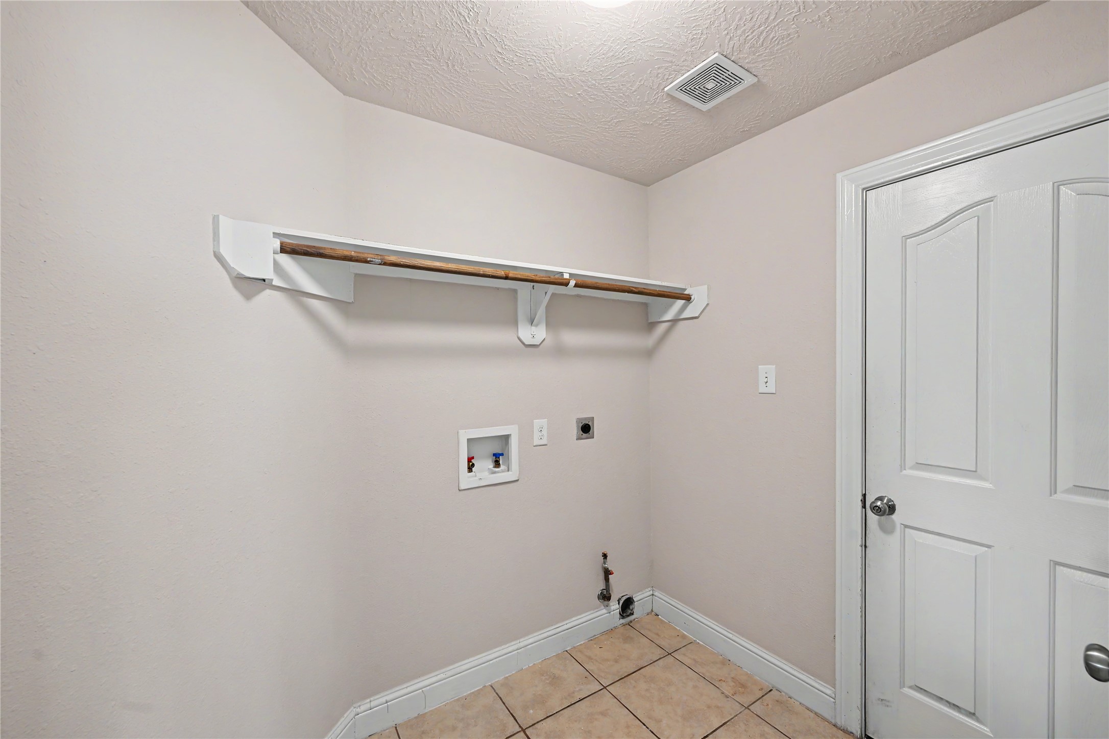 24703 Sandusky Drive Property Photo 27