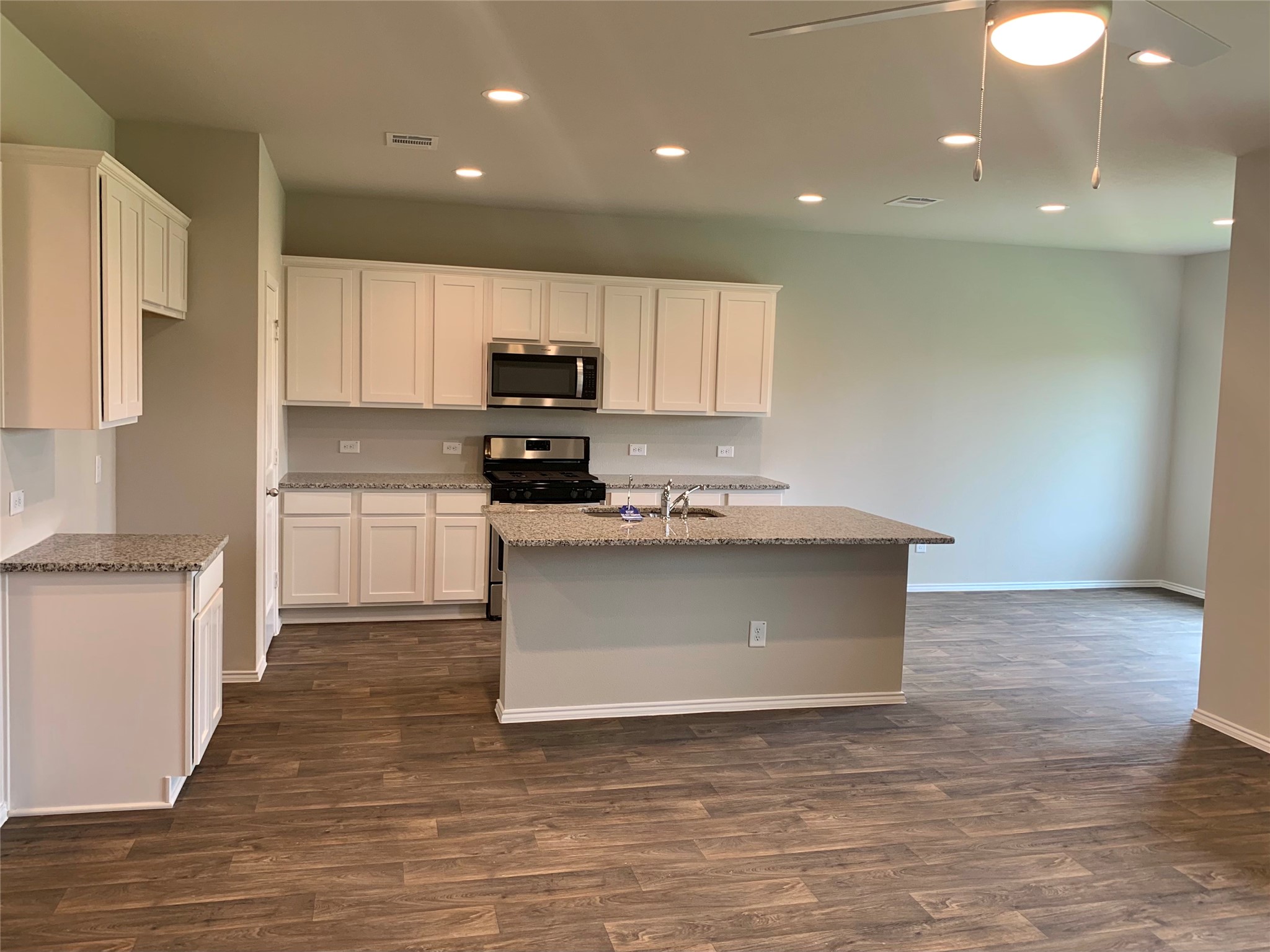 4227 Isoletta Court Property Photo 3