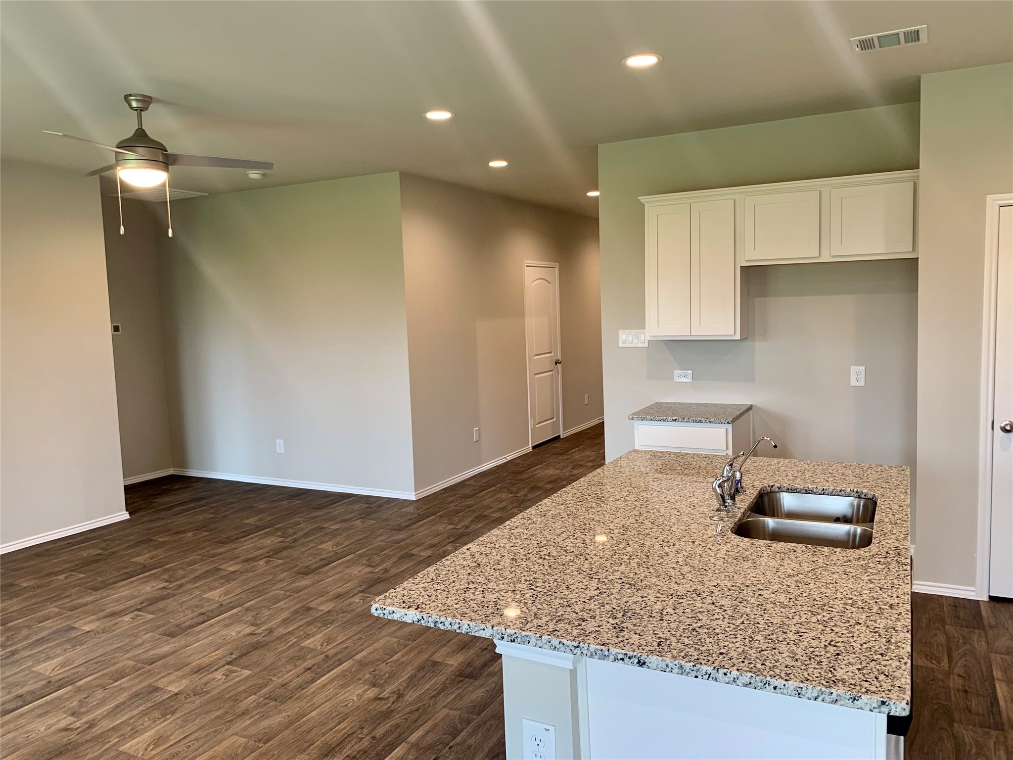 4227 Isoletta Court Property Photo 4