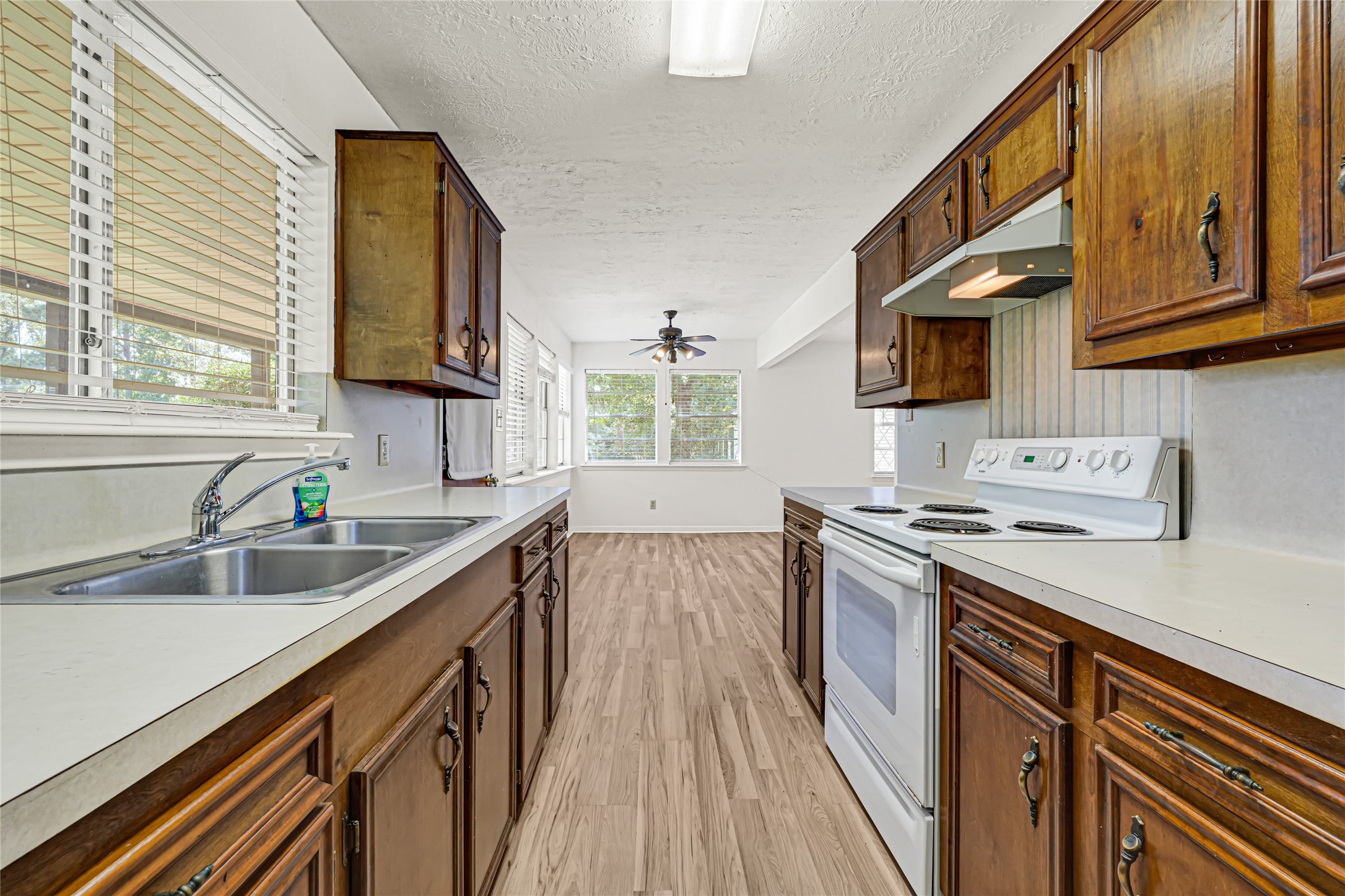 18121 Atkinson Lane Property Photo 5