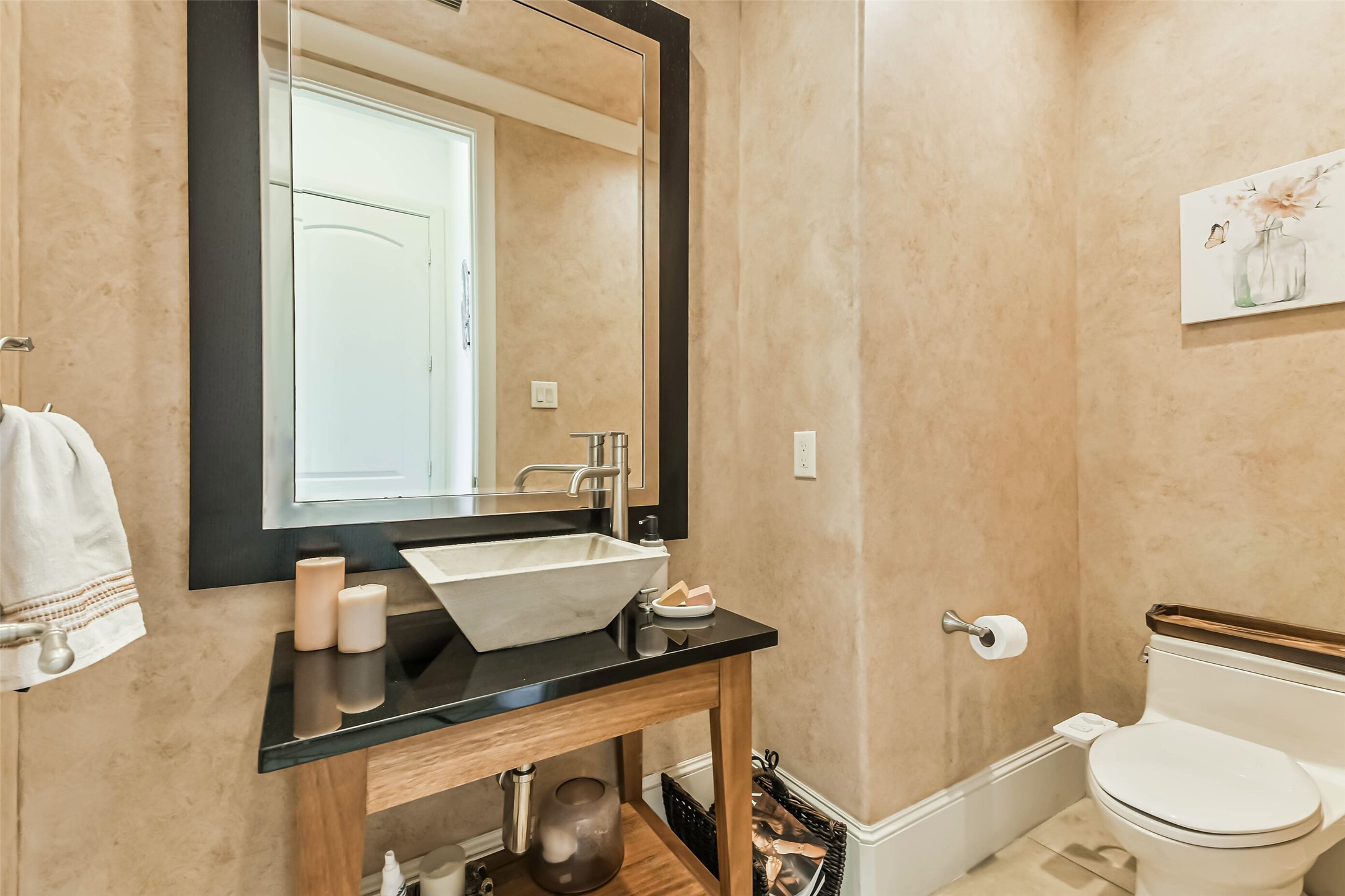 2502 Chimney Rock Road Property Photo 8