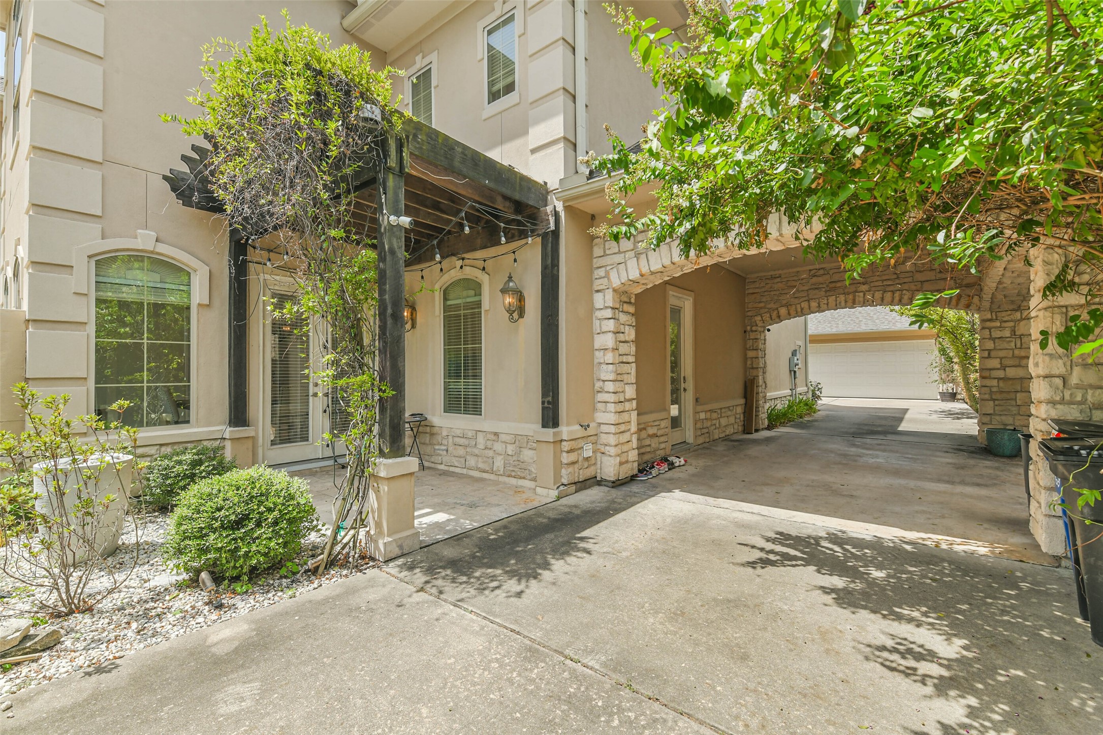 2502 Chimney Rock Road Property Photo 9