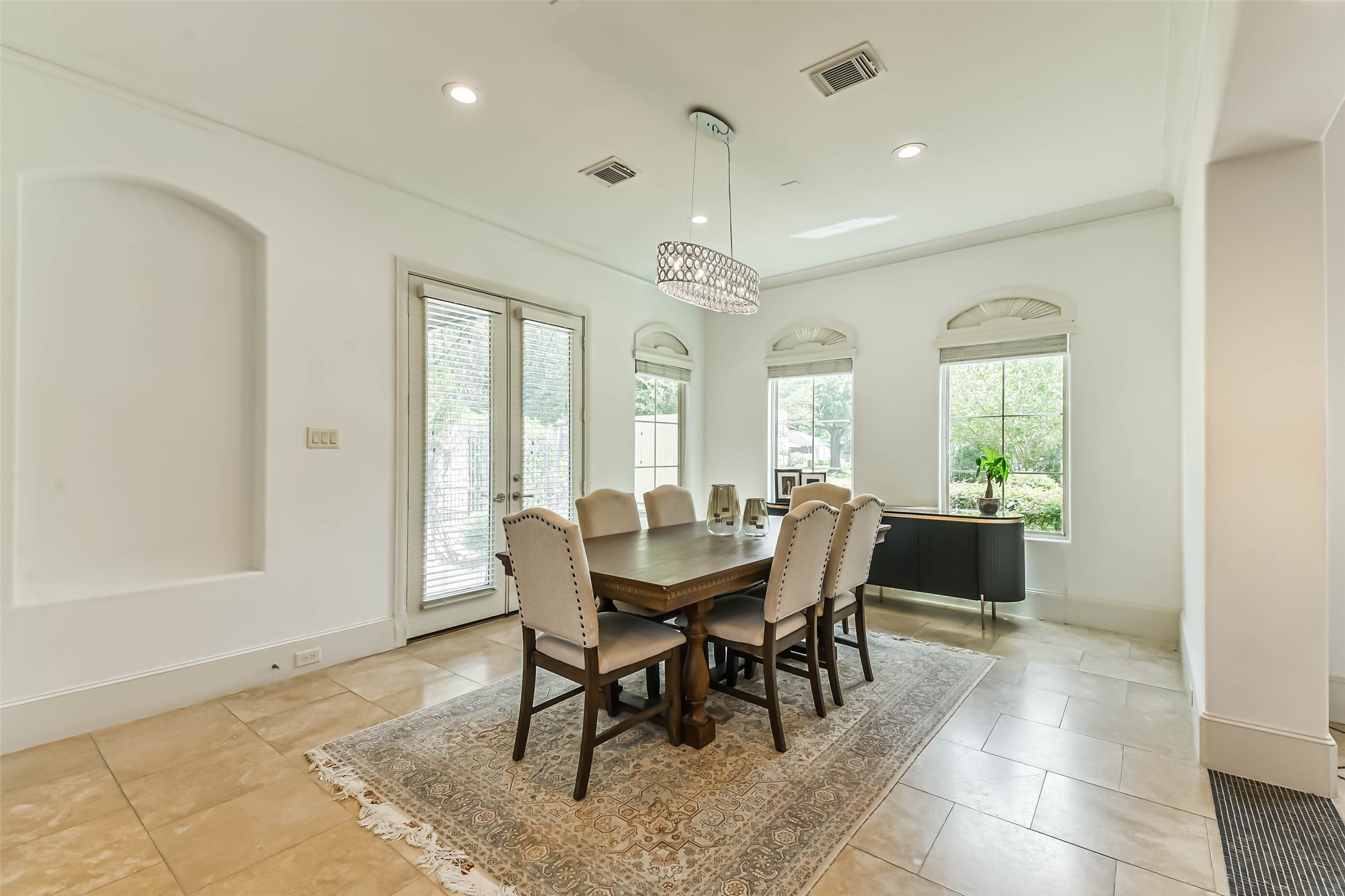 2502 Chimney Rock Road Property Photo 15