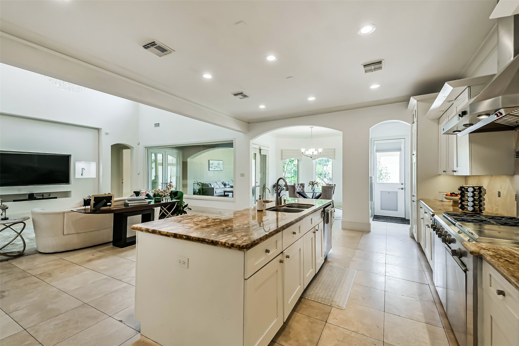 2502 Chimney Rock Road Property Photo 19