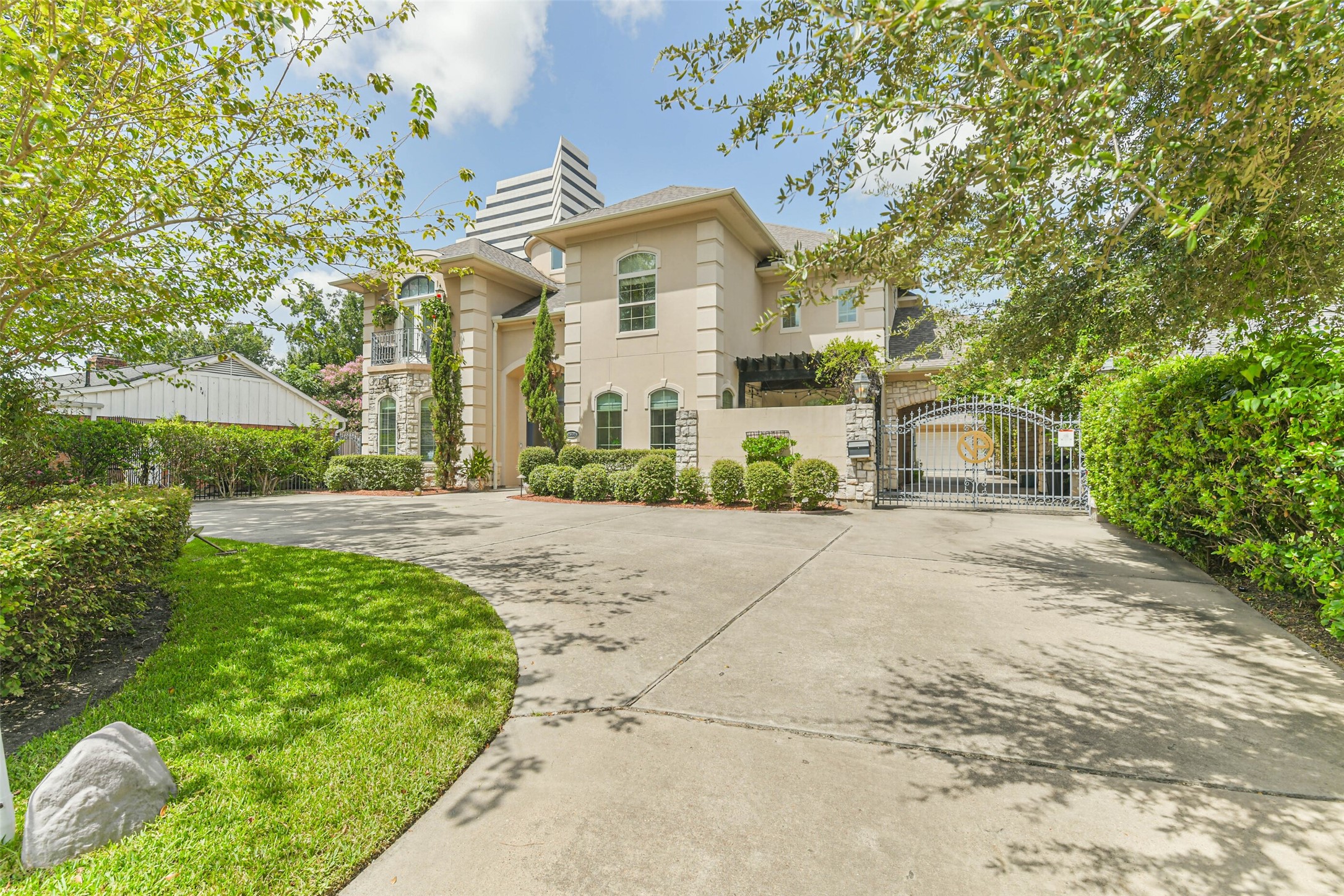 2502 Chimney Rock Road Property Photo 44