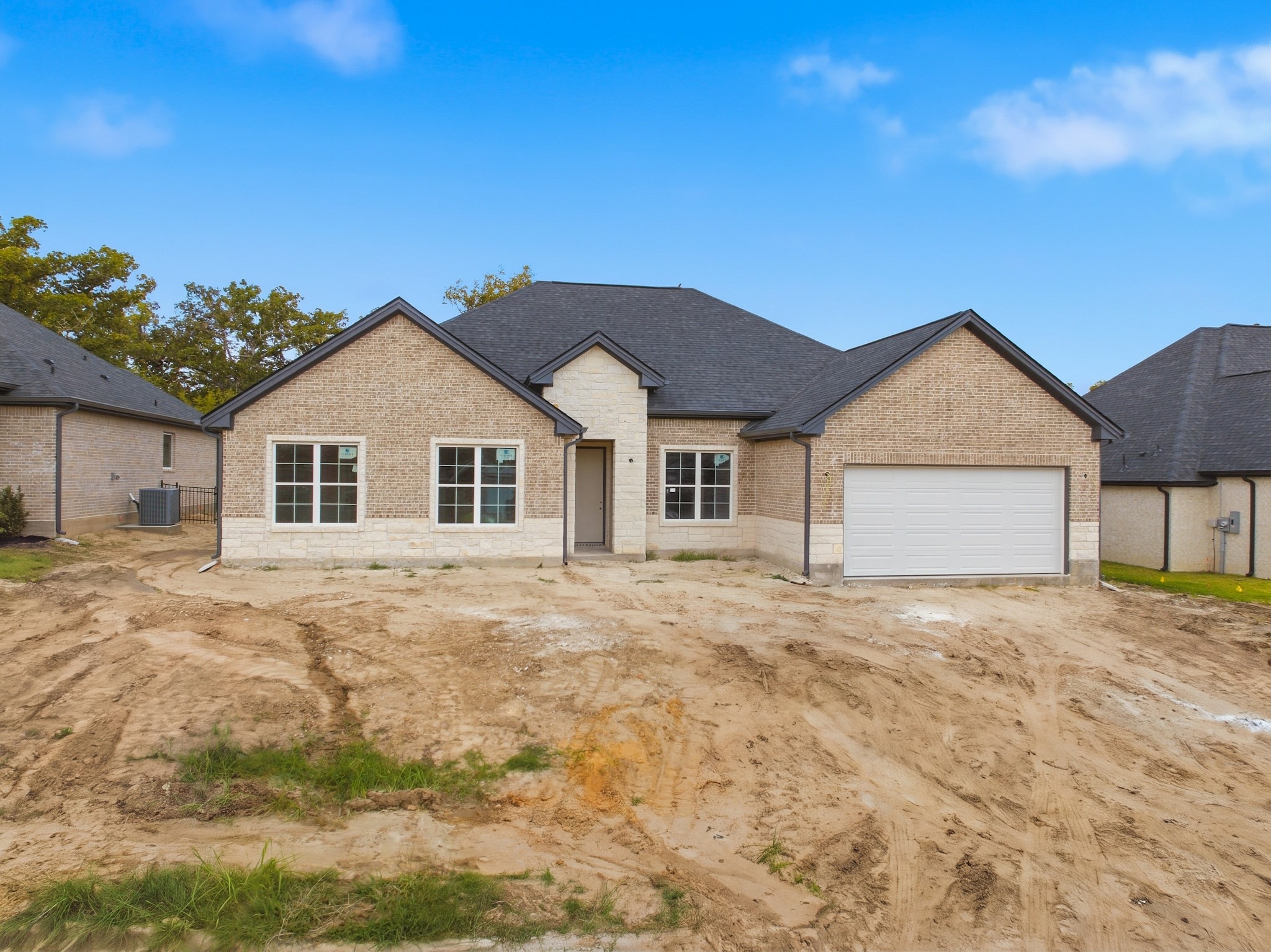 2004 Lola Lane Property Photo 1
