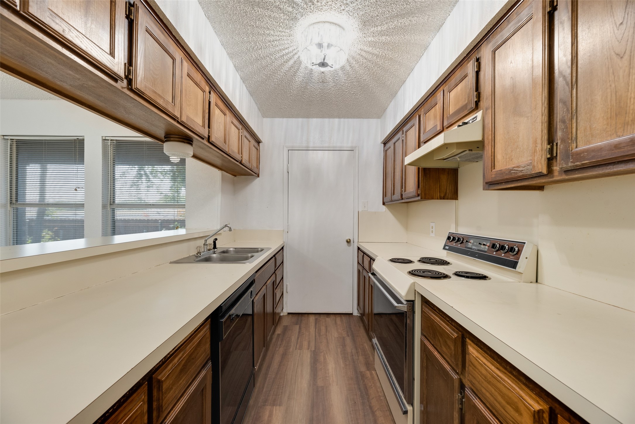 5126 Trail Dust Lane Property Photo 9