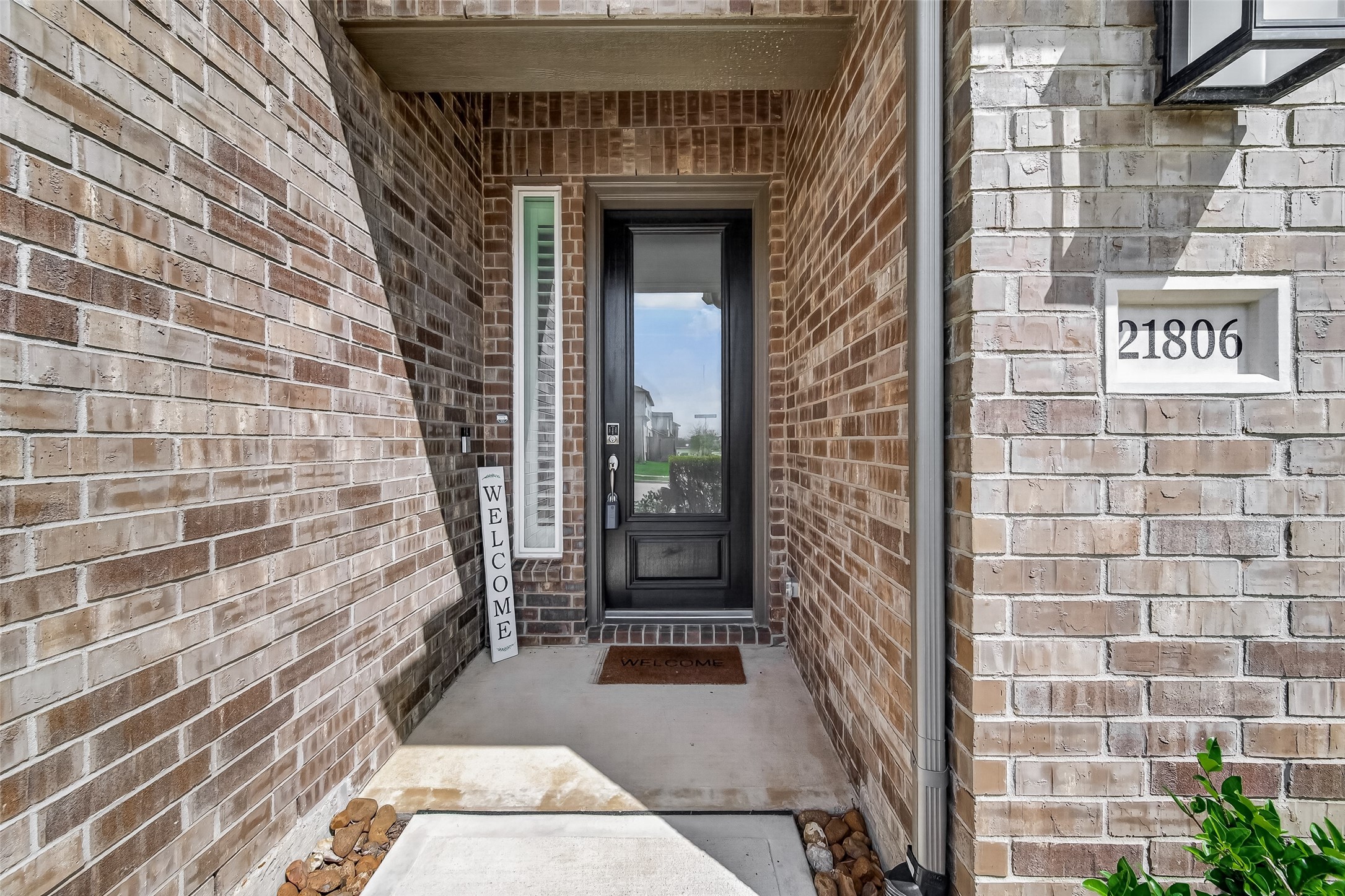21806 Wycombe Terrace Way Property Photo 3