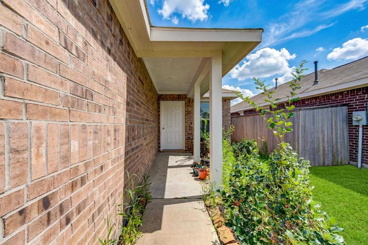 26923 Winward Creek Trail Property Photo 3