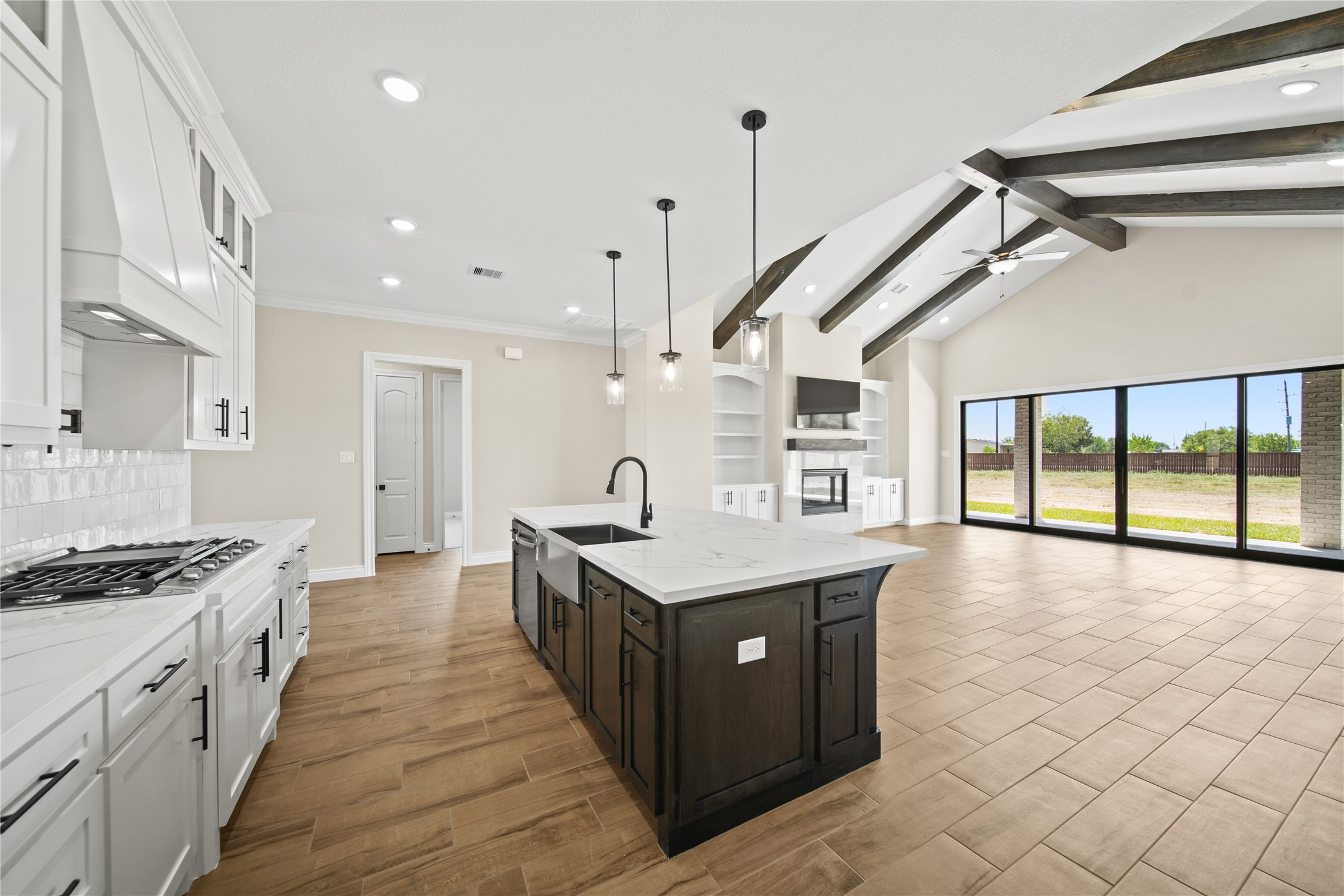 13011 Willow Drive Property Photo 5