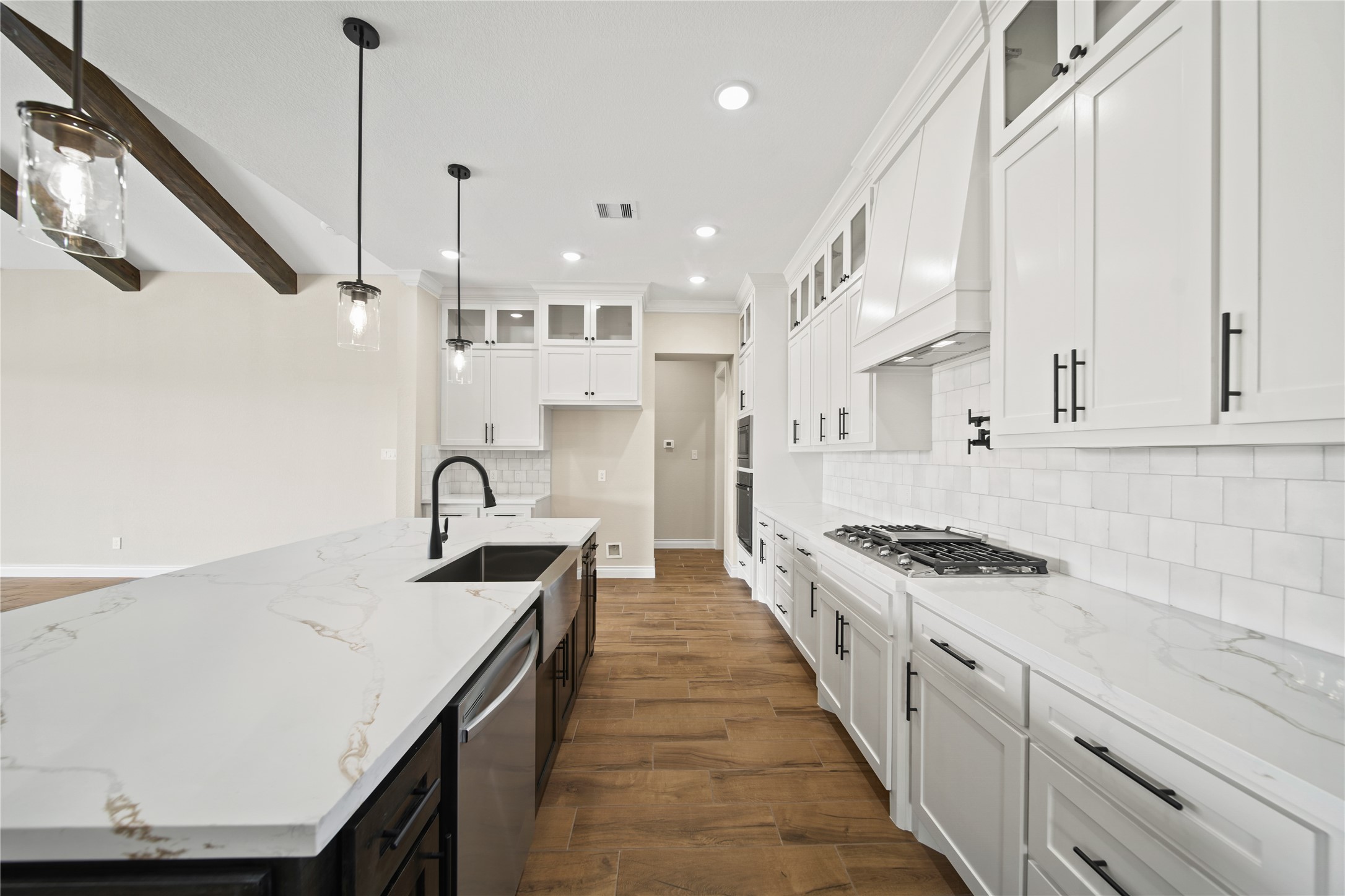 13011 Willow Drive Property Photo 6