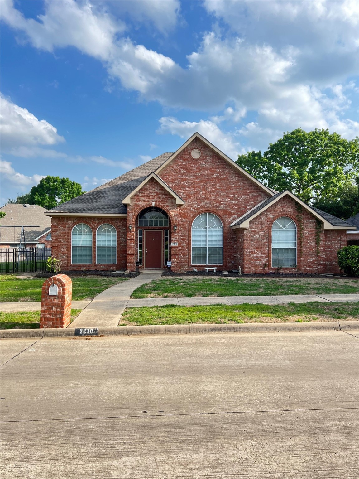2210 Fairlands Drive Property Photo