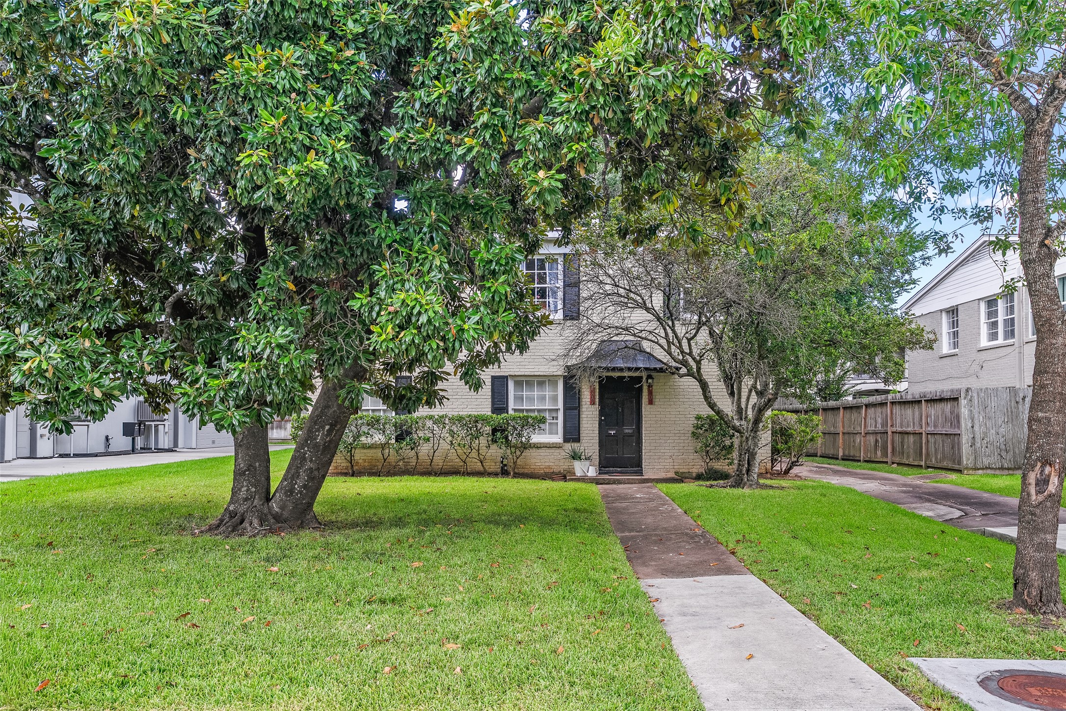 4505/4507 Larch Lane Property Photo 2