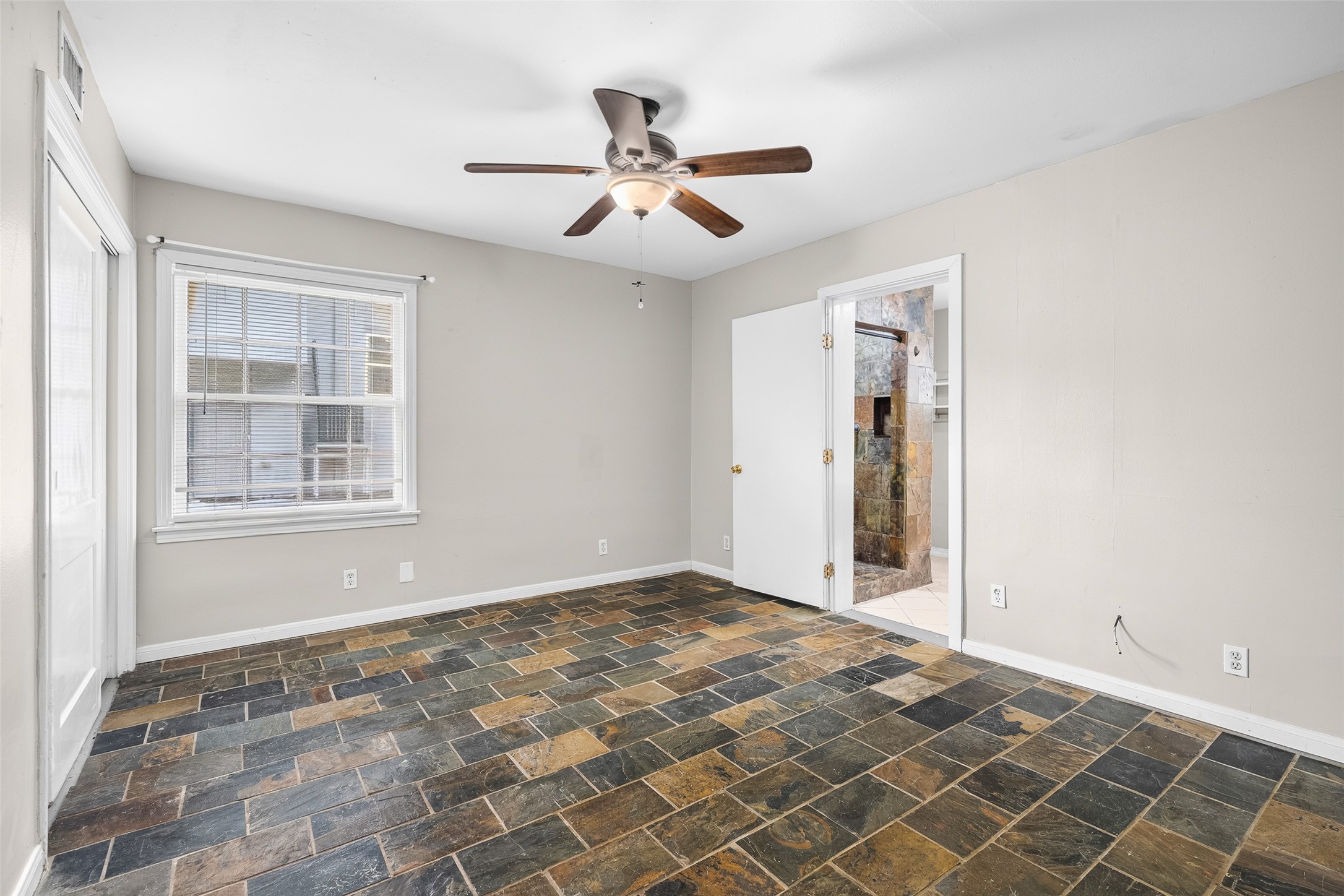 4505/4507 Larch Lane Property Photo 8