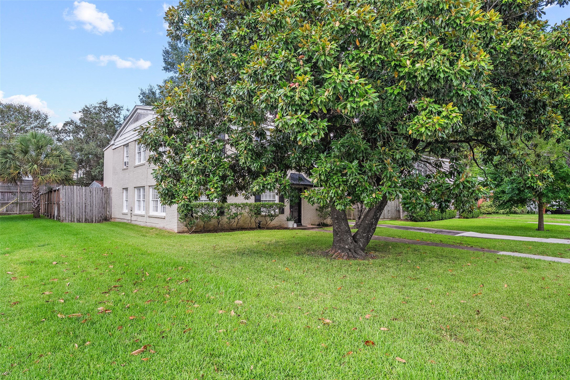 4505/4507 Larch Lane Property Photo 11