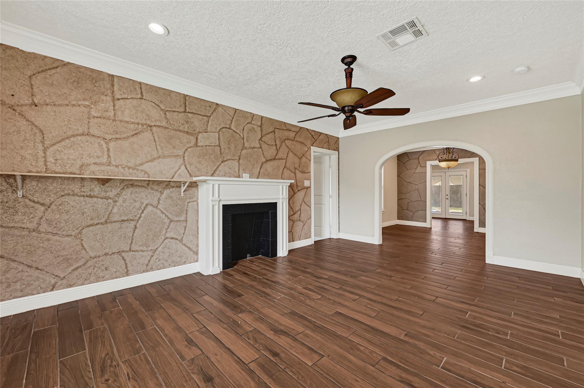 7125 Gillen St Property Photo 3