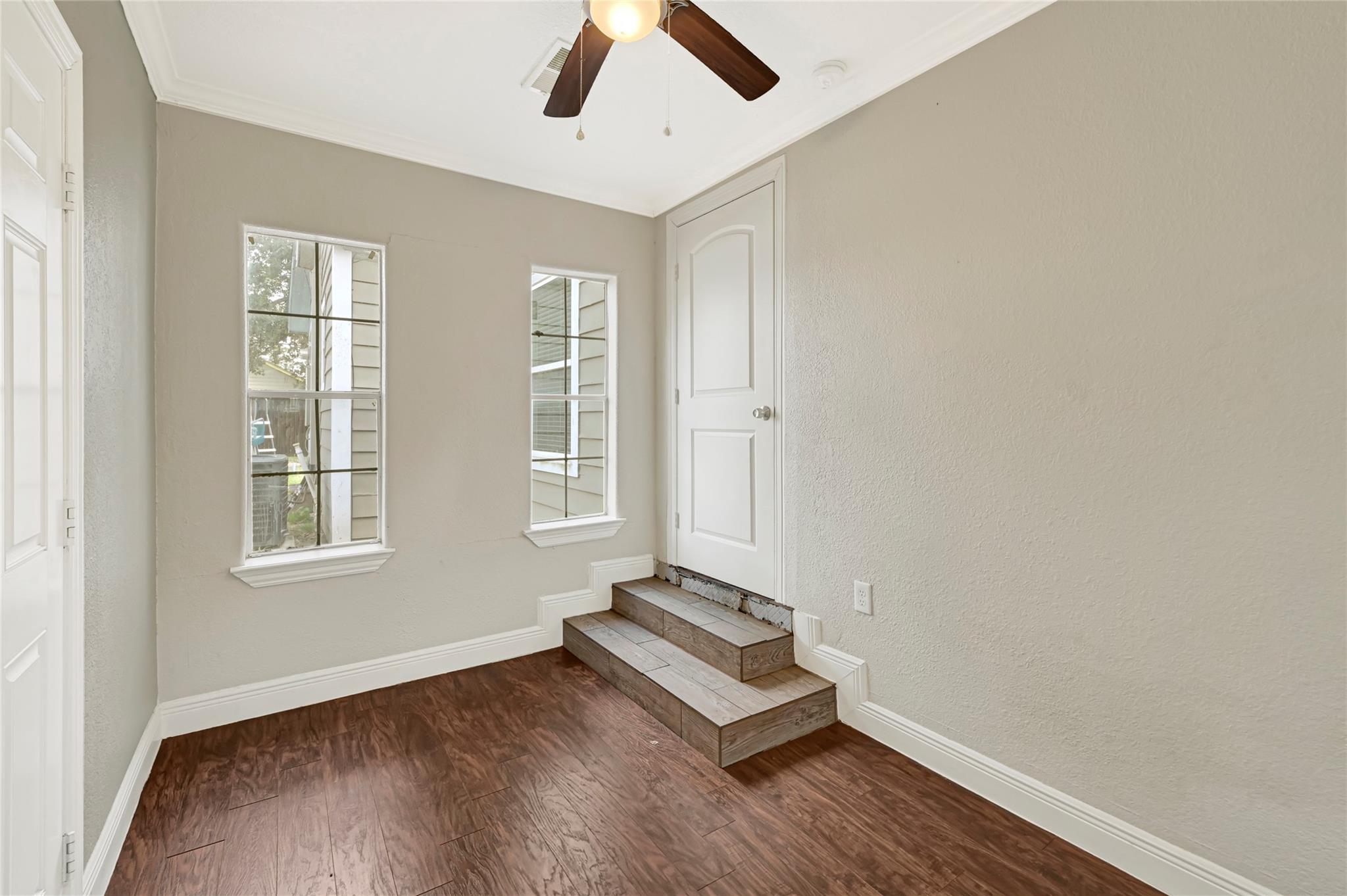 7125 Gillen St Property Photo 5
