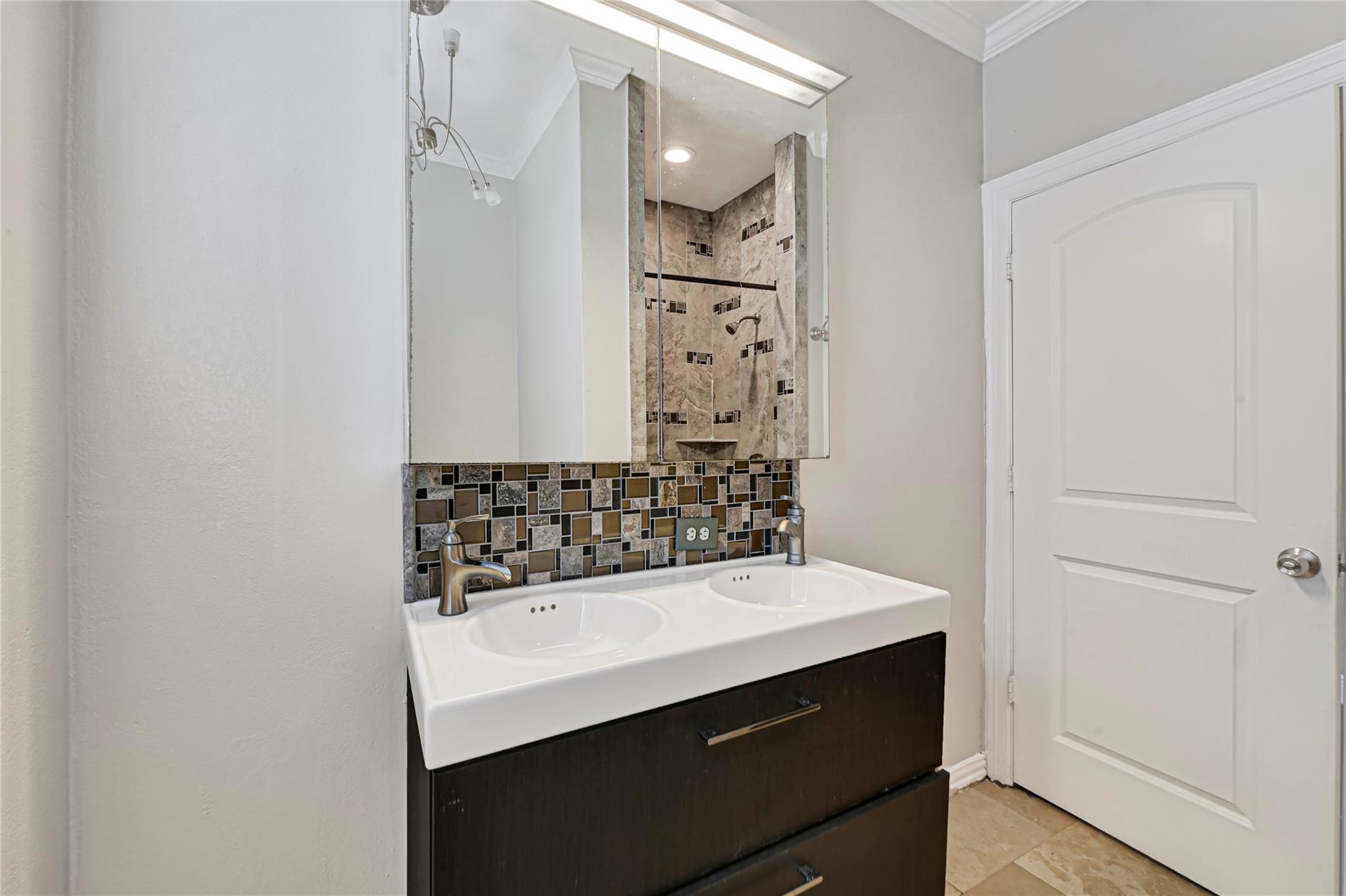 7125 Gillen St Property Photo 11