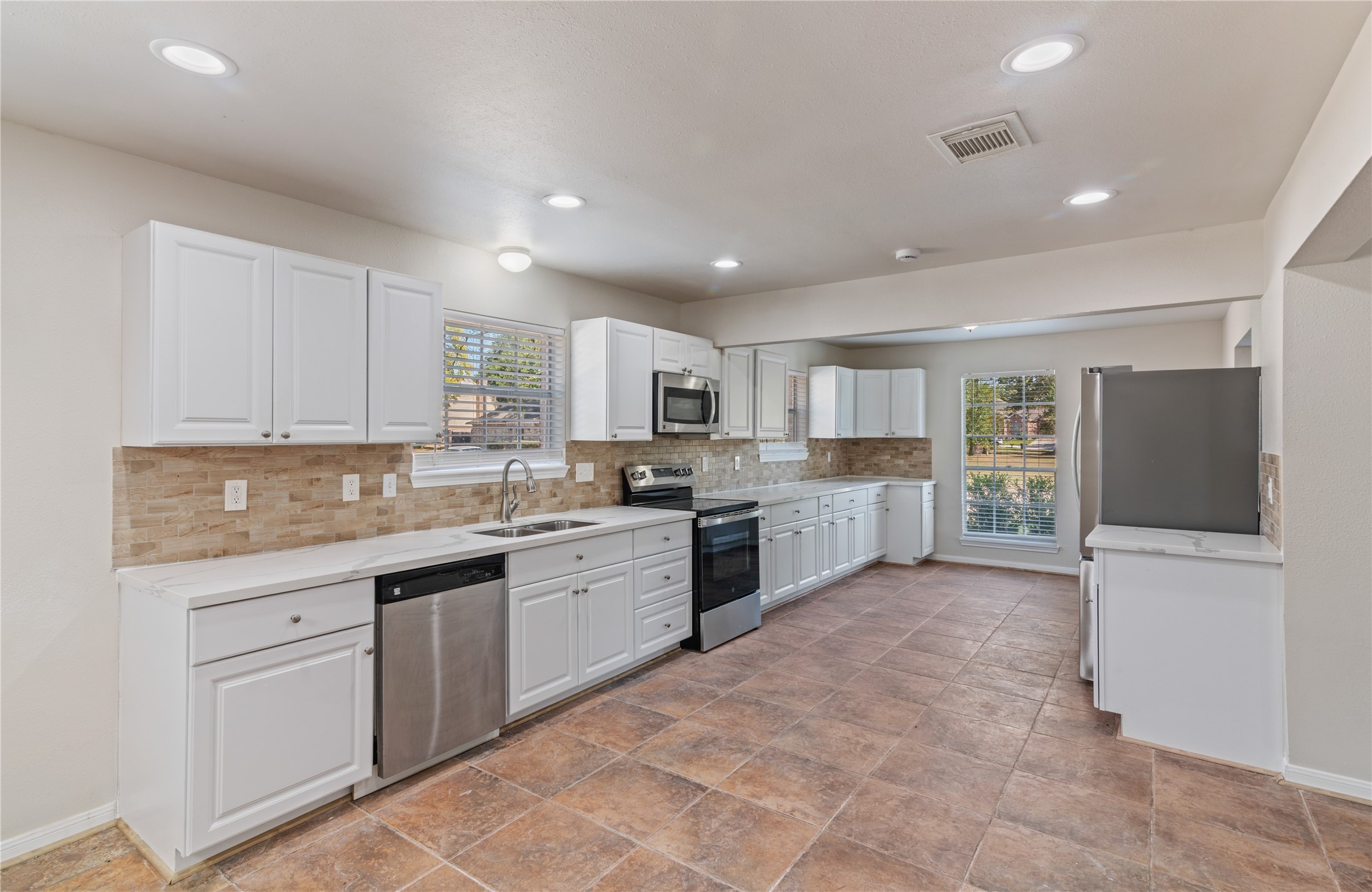 17923 Beaver Creek Drive Property Photo 3