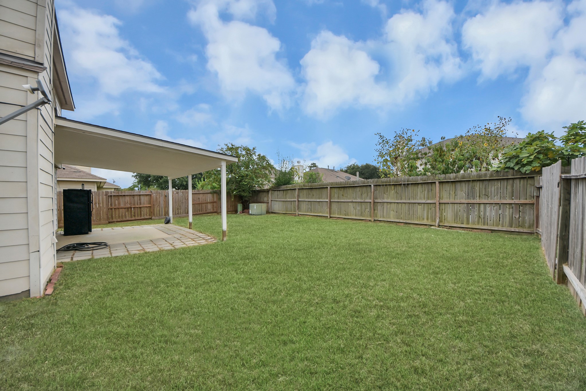 7238 Foxshadows Lane Property Photo 9