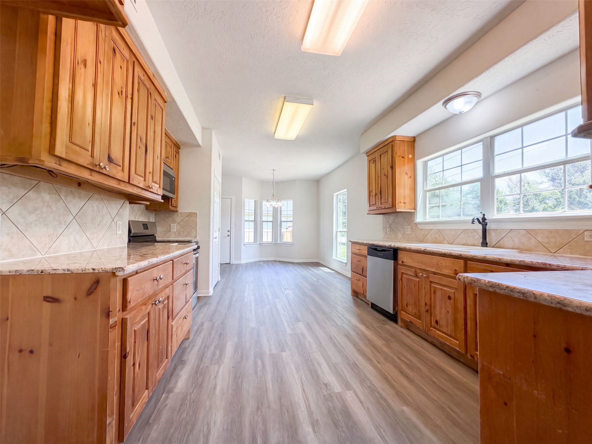107 S Creek Drive Property Photo 2