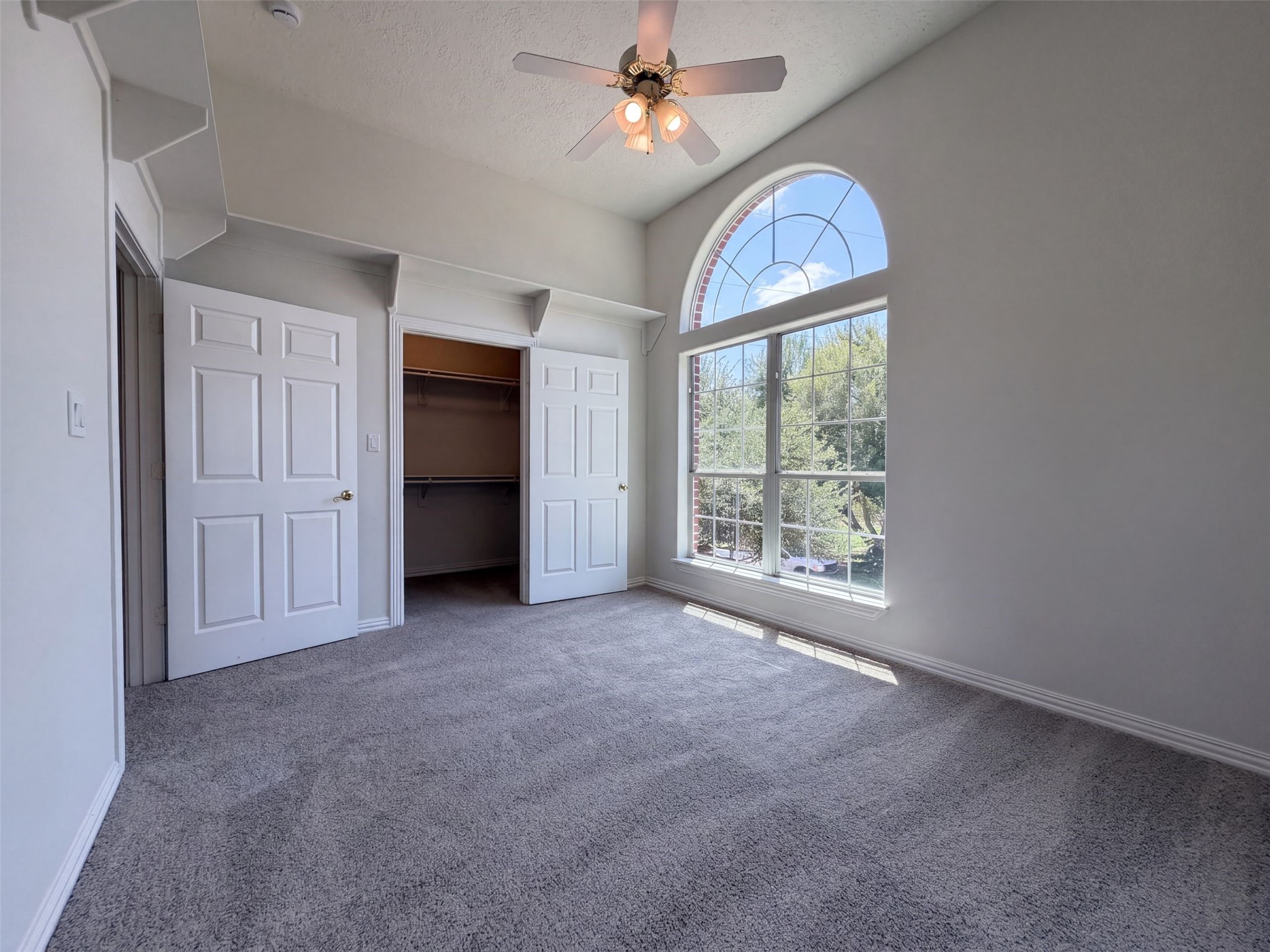 107 S Creek Drive Property Photo 4