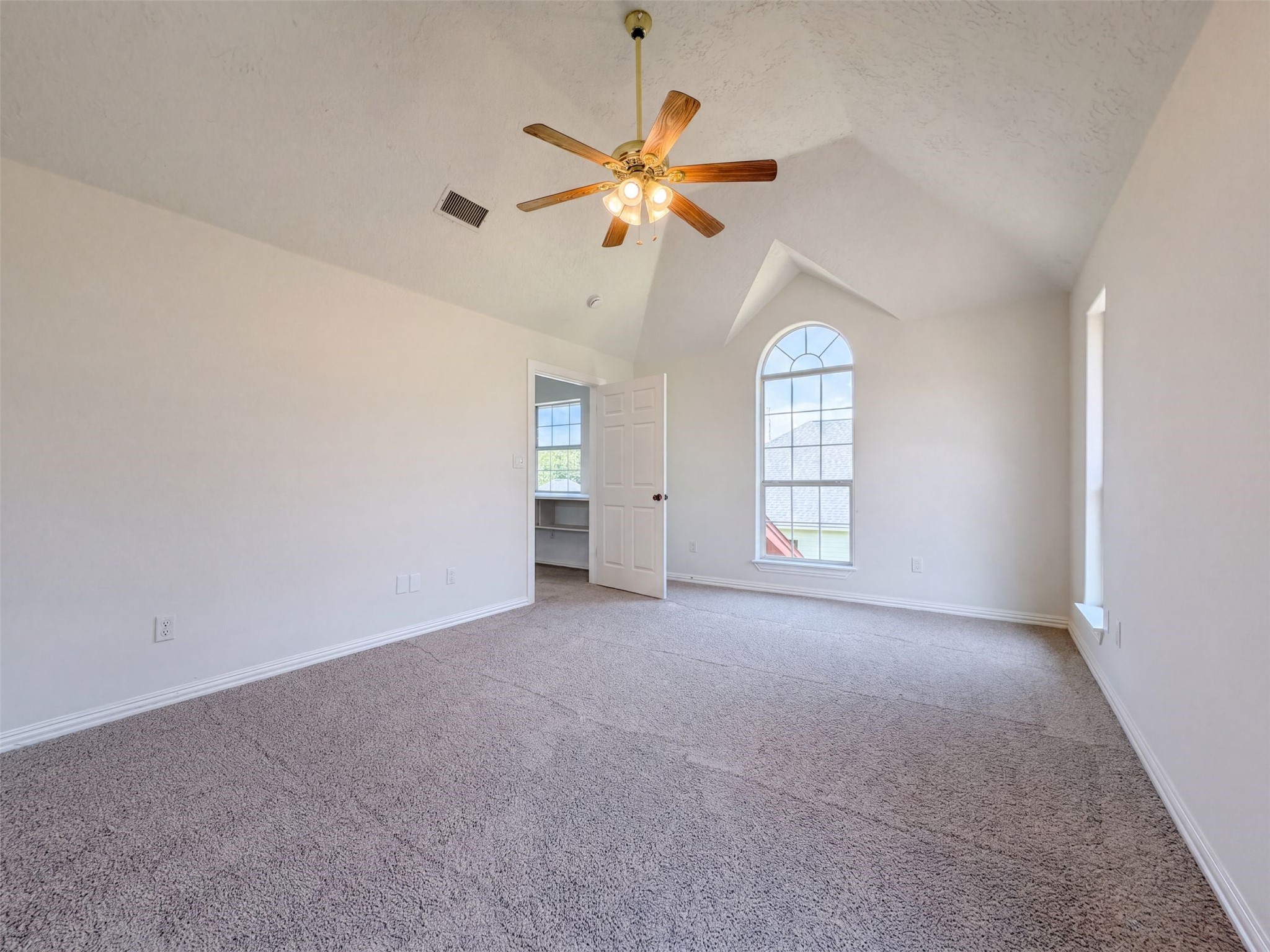 107 S Creek Drive Property Photo 13