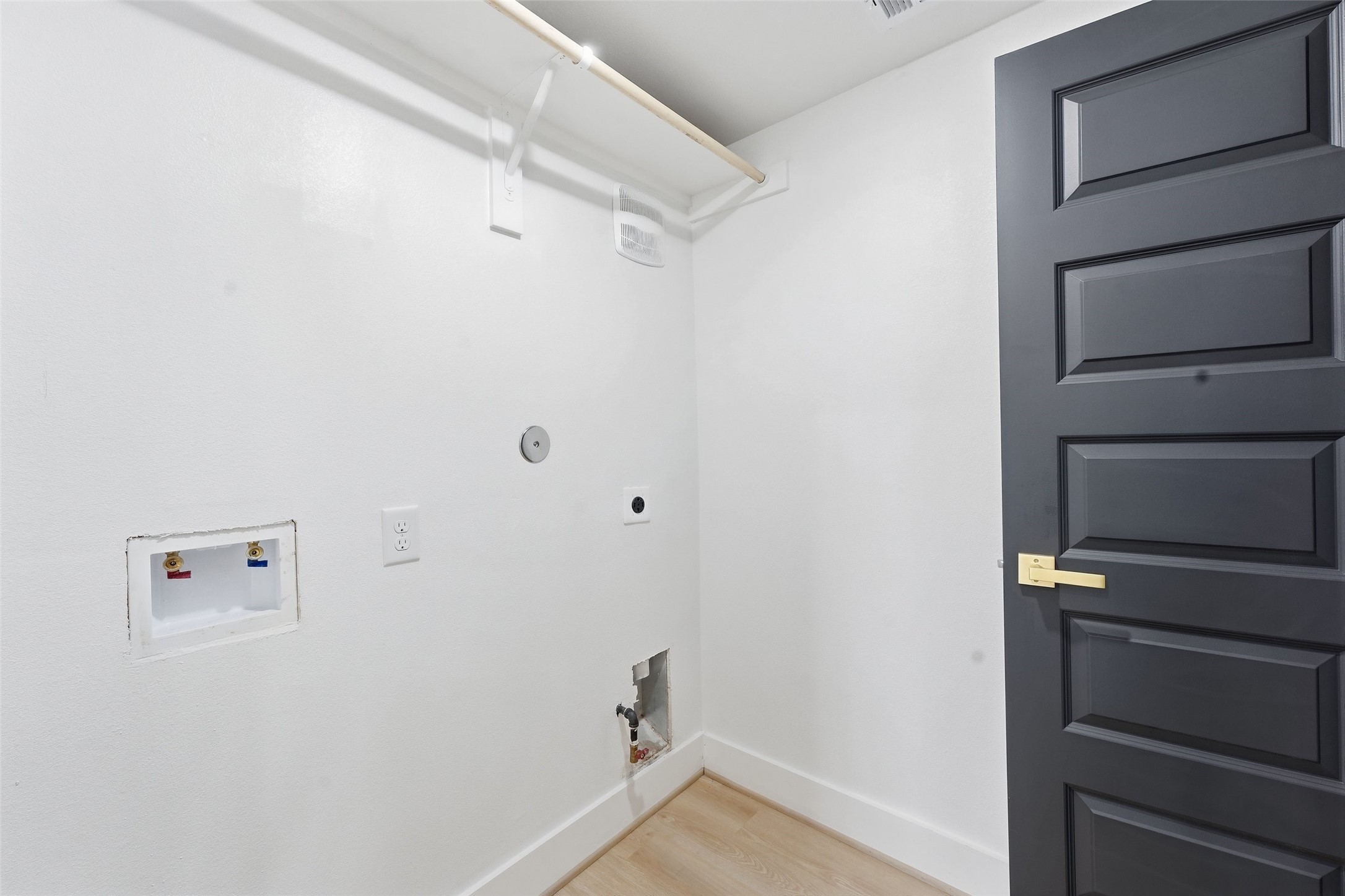 218 E 37th Street A Property Photo 10