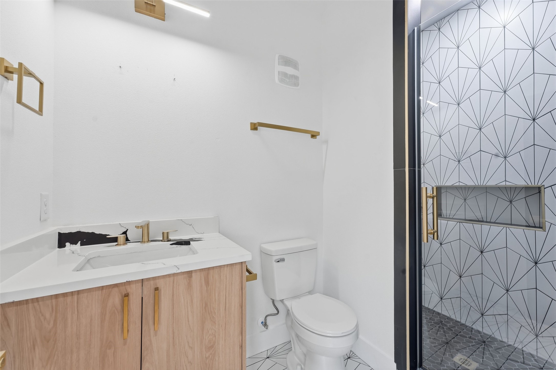 218 E 37th Street A Property Photo 13