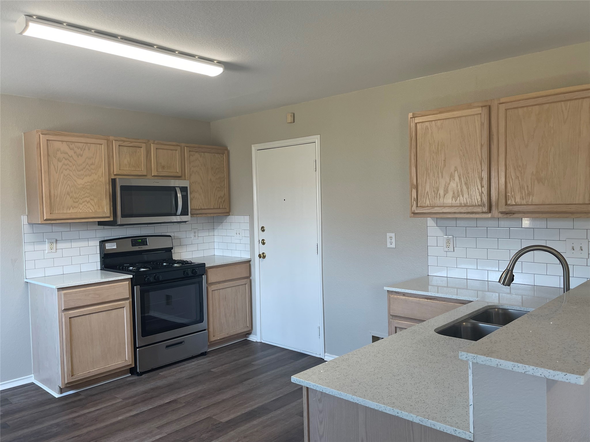 19819 Creston Cove Court Property Photo 3