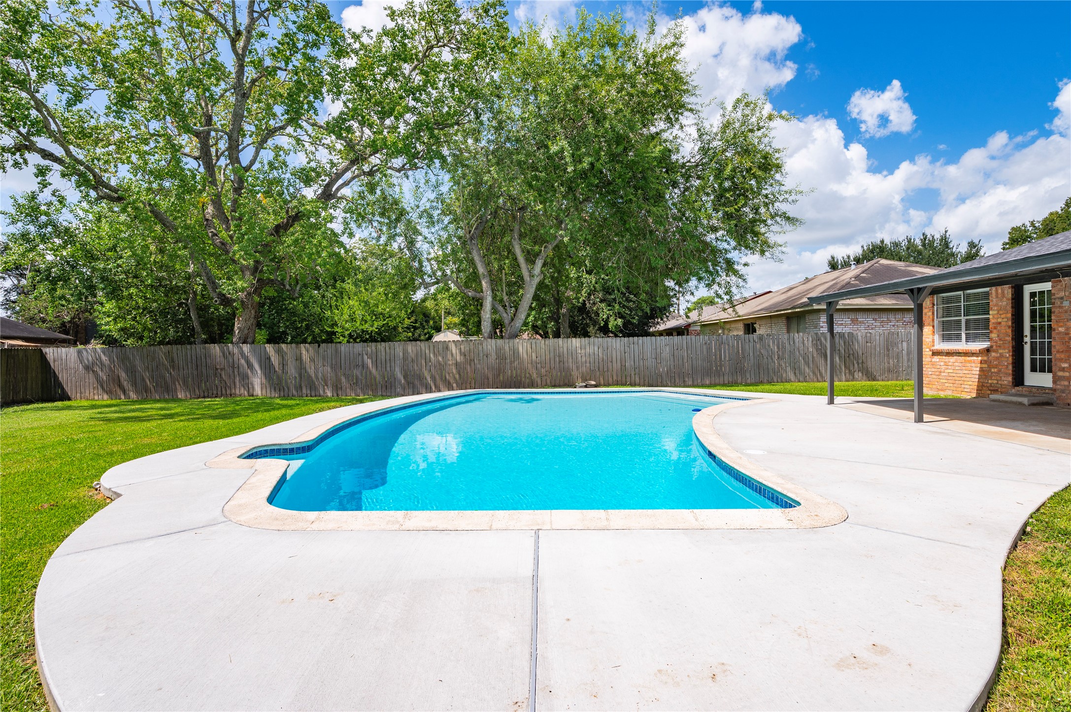 5422 Thistle Drive Property Photo 1