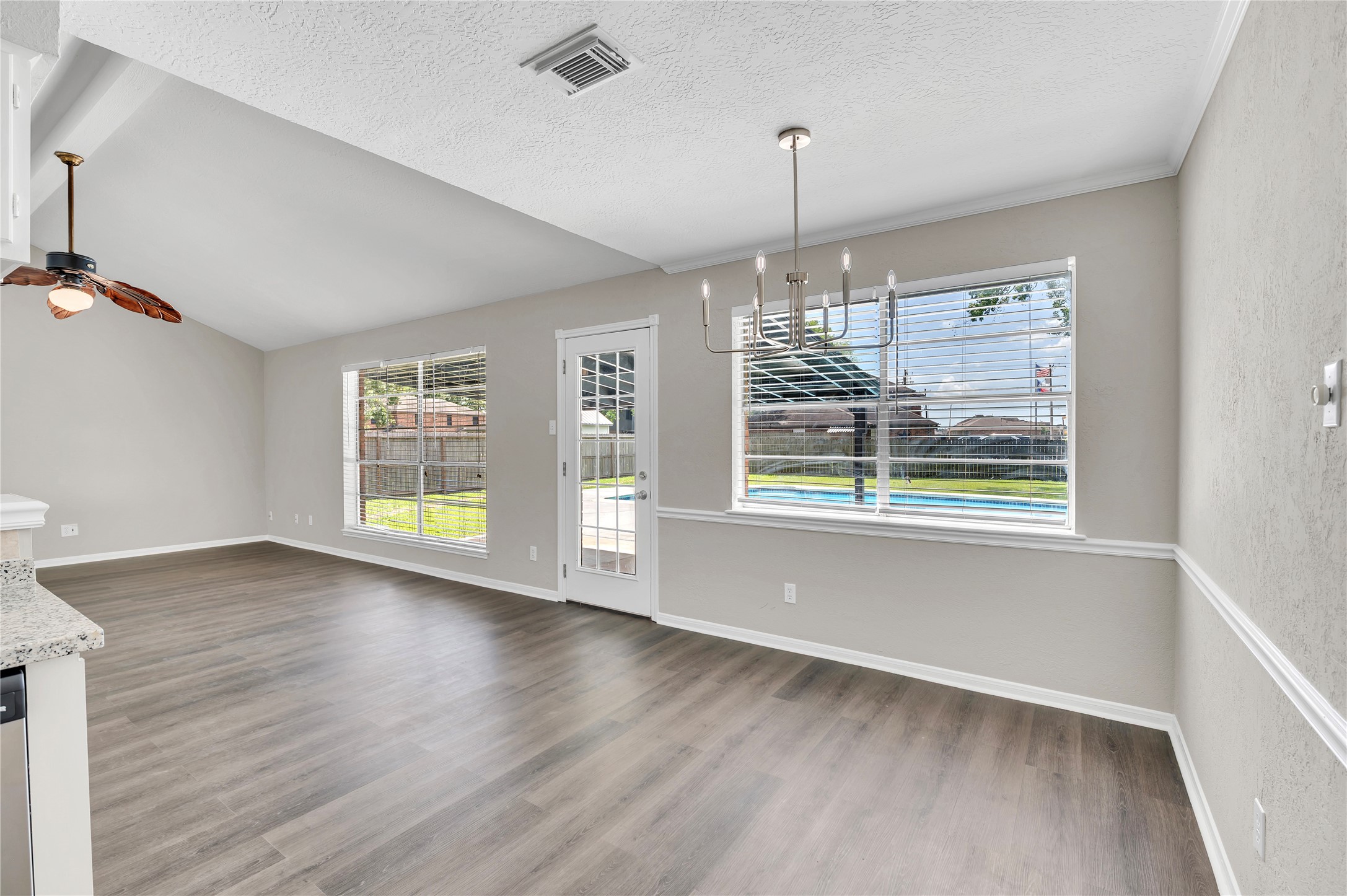 5422 Thistle Drive Property Photo 7