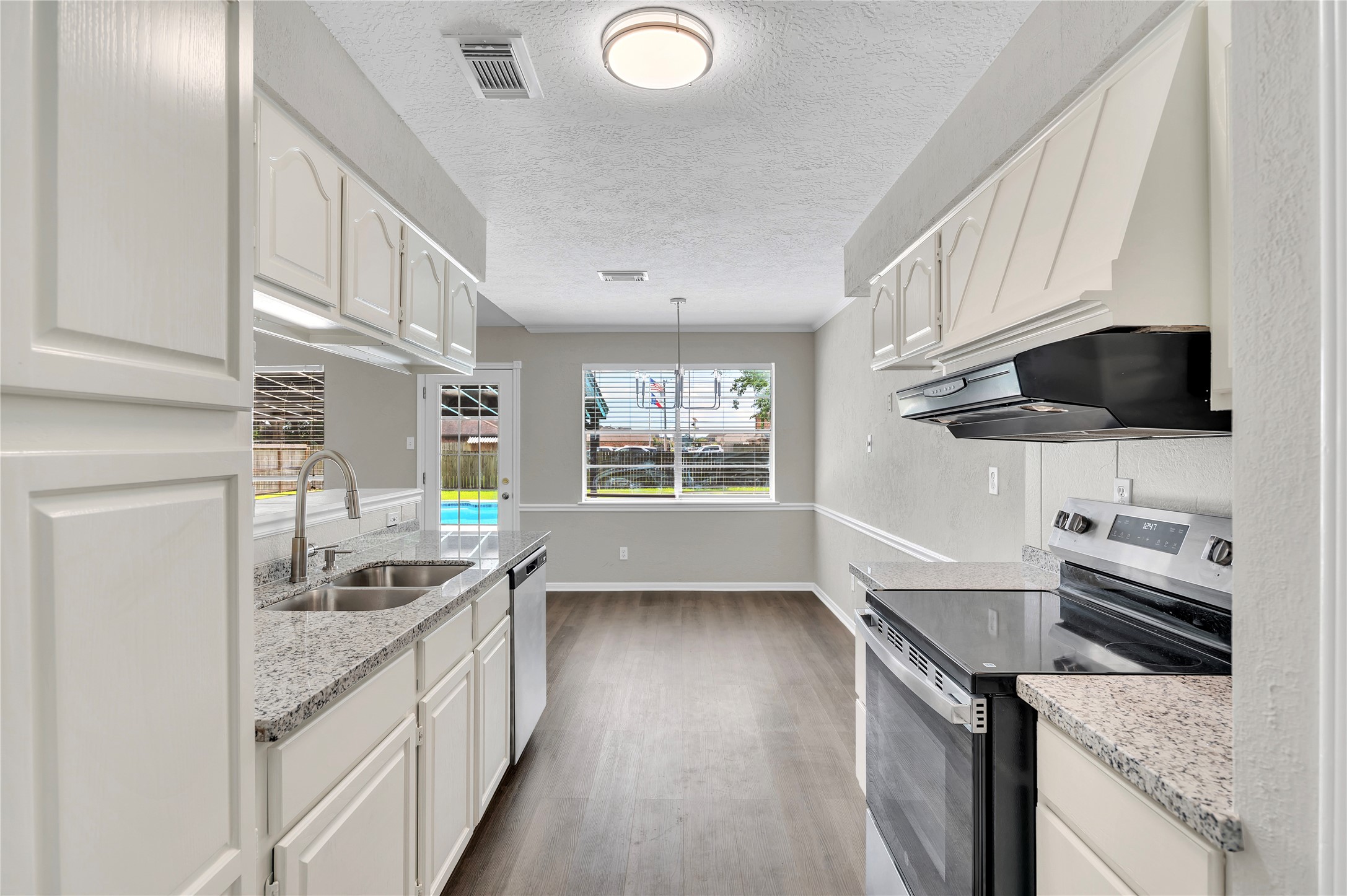5422 Thistle Drive Property Photo 10