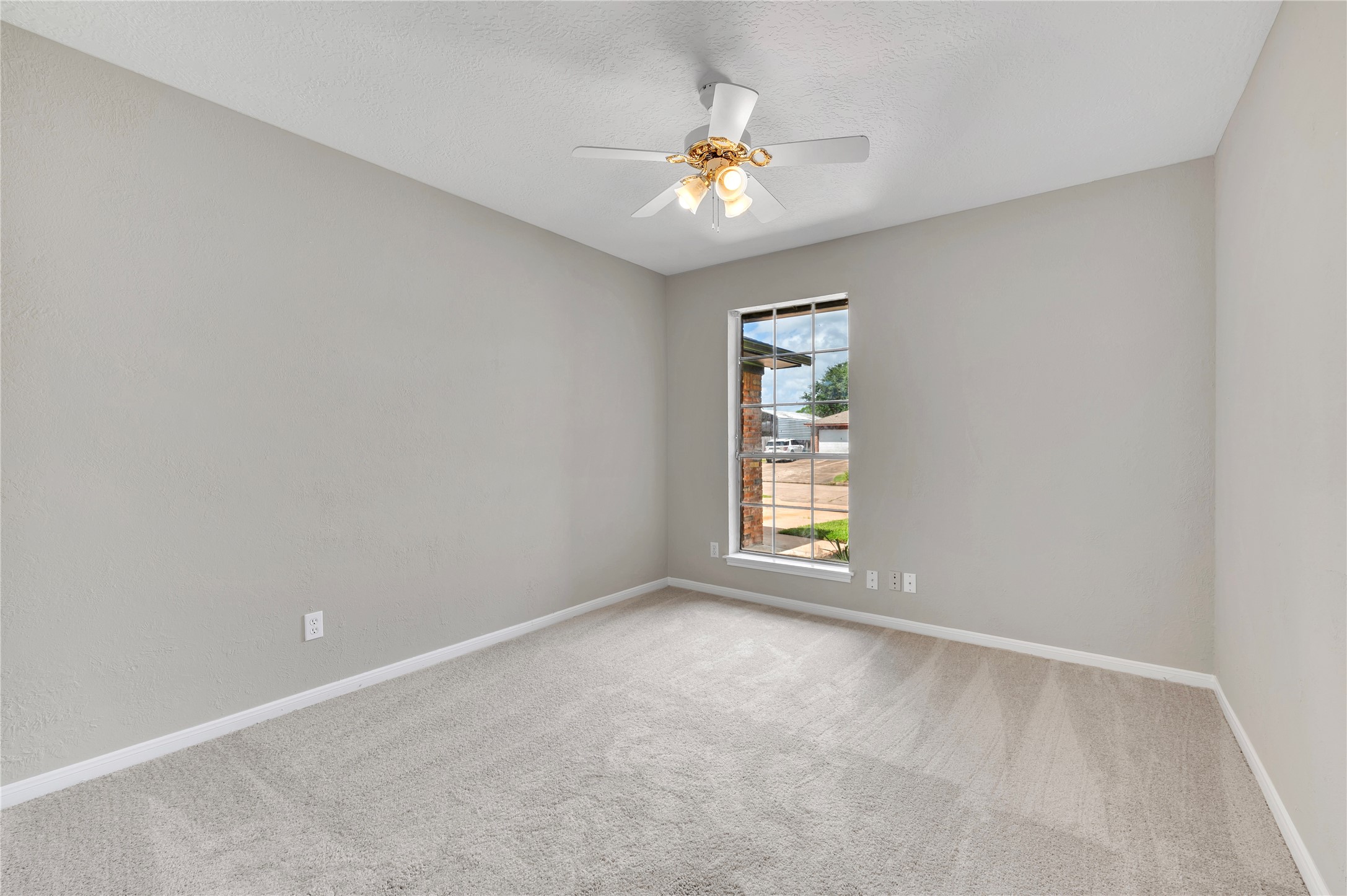 5422 Thistle Drive Property Photo 12