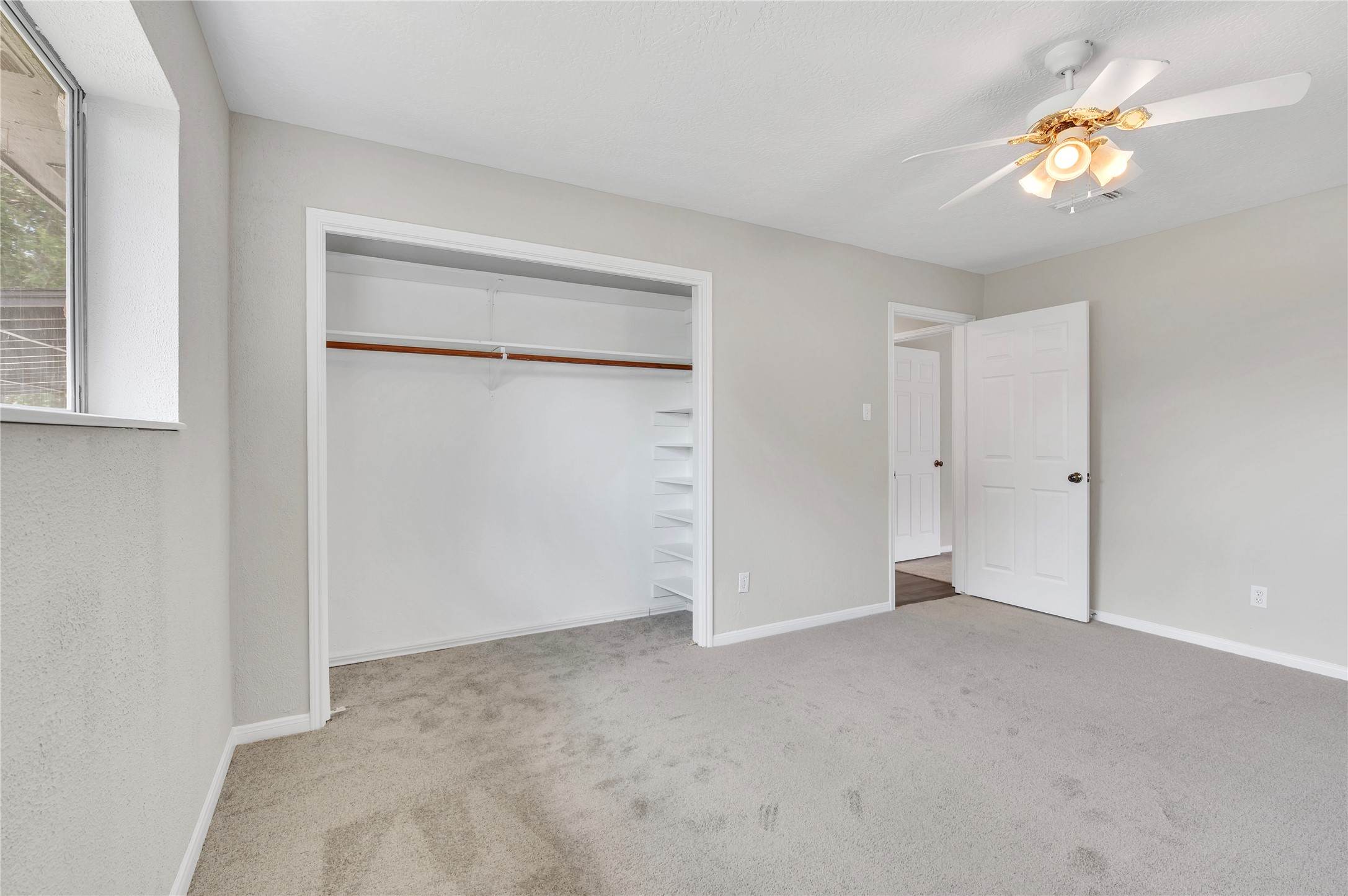 5422 Thistle Drive Property Photo 14