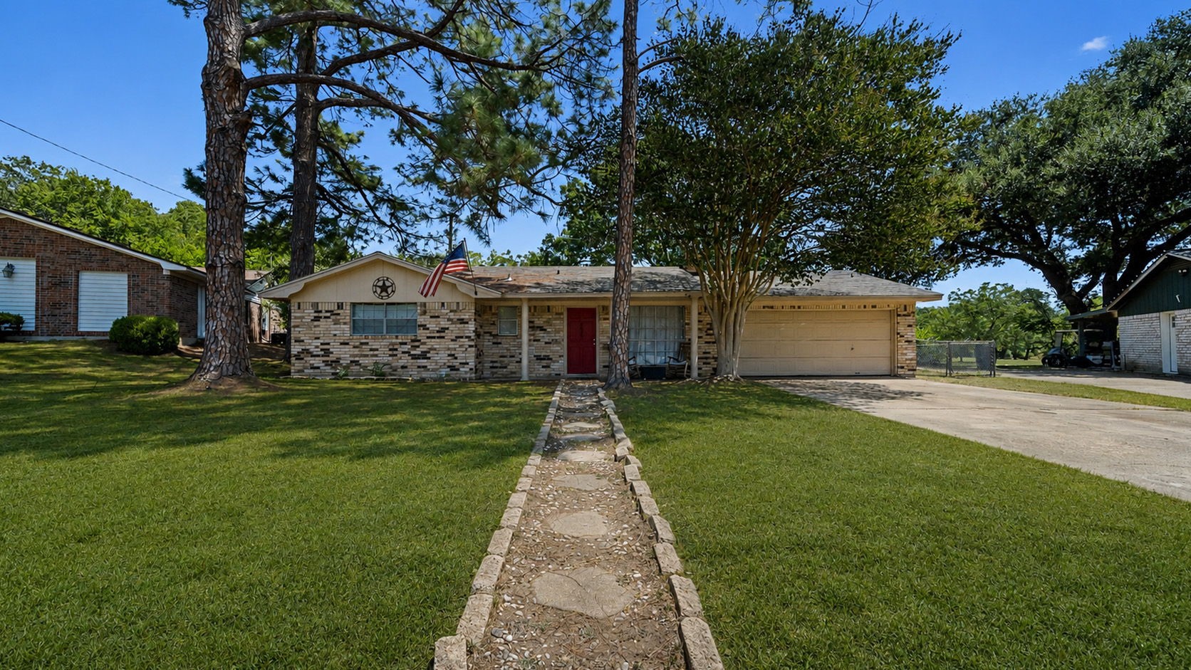 2015 Lee Street Property Photo 1