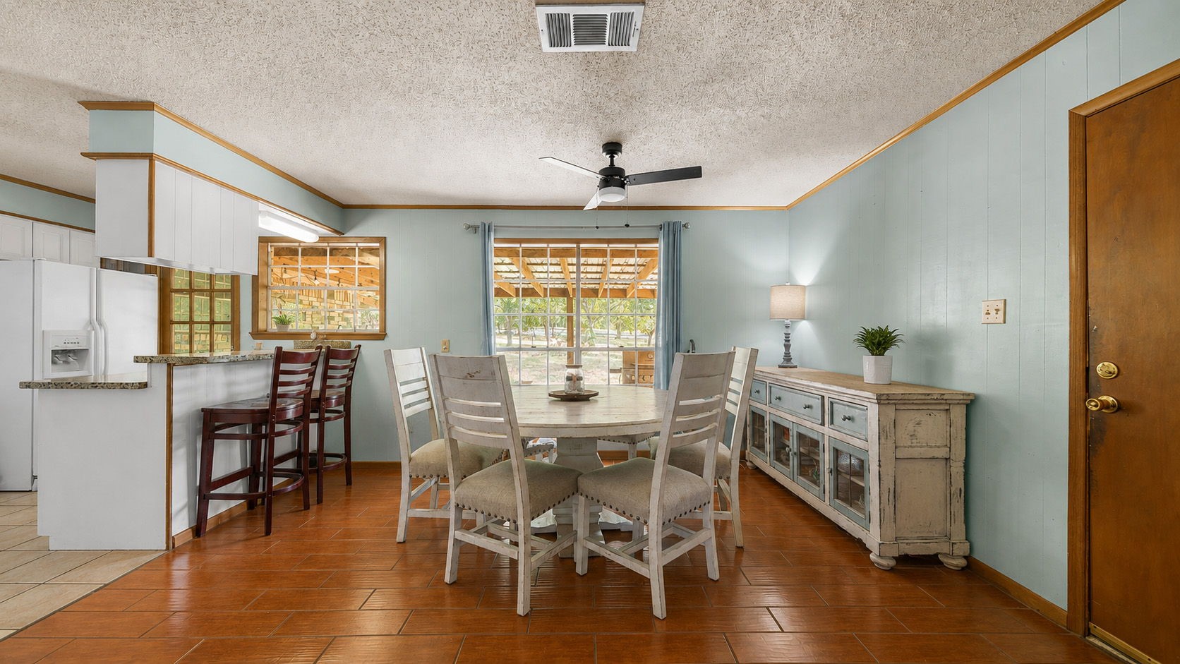 2015 Lee Street Property Photo 4