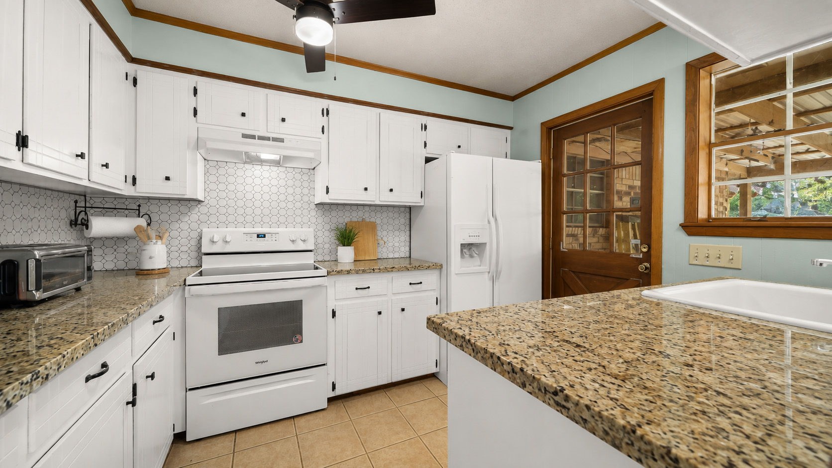 2015 Lee Street Property Photo 6
