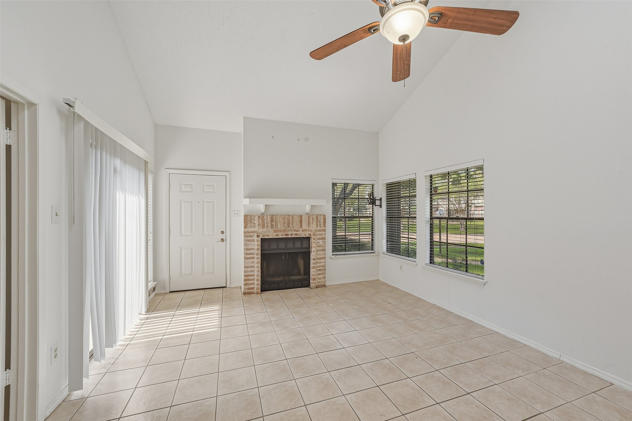 2611 Grants Lake Boulevard 214 Property Photo 6