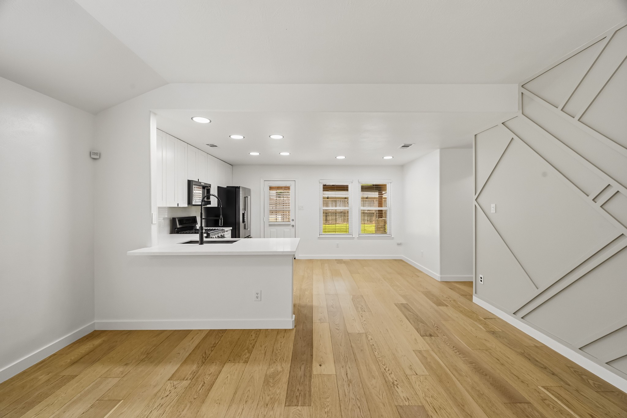 13510 Gospel Way Property Photo 4