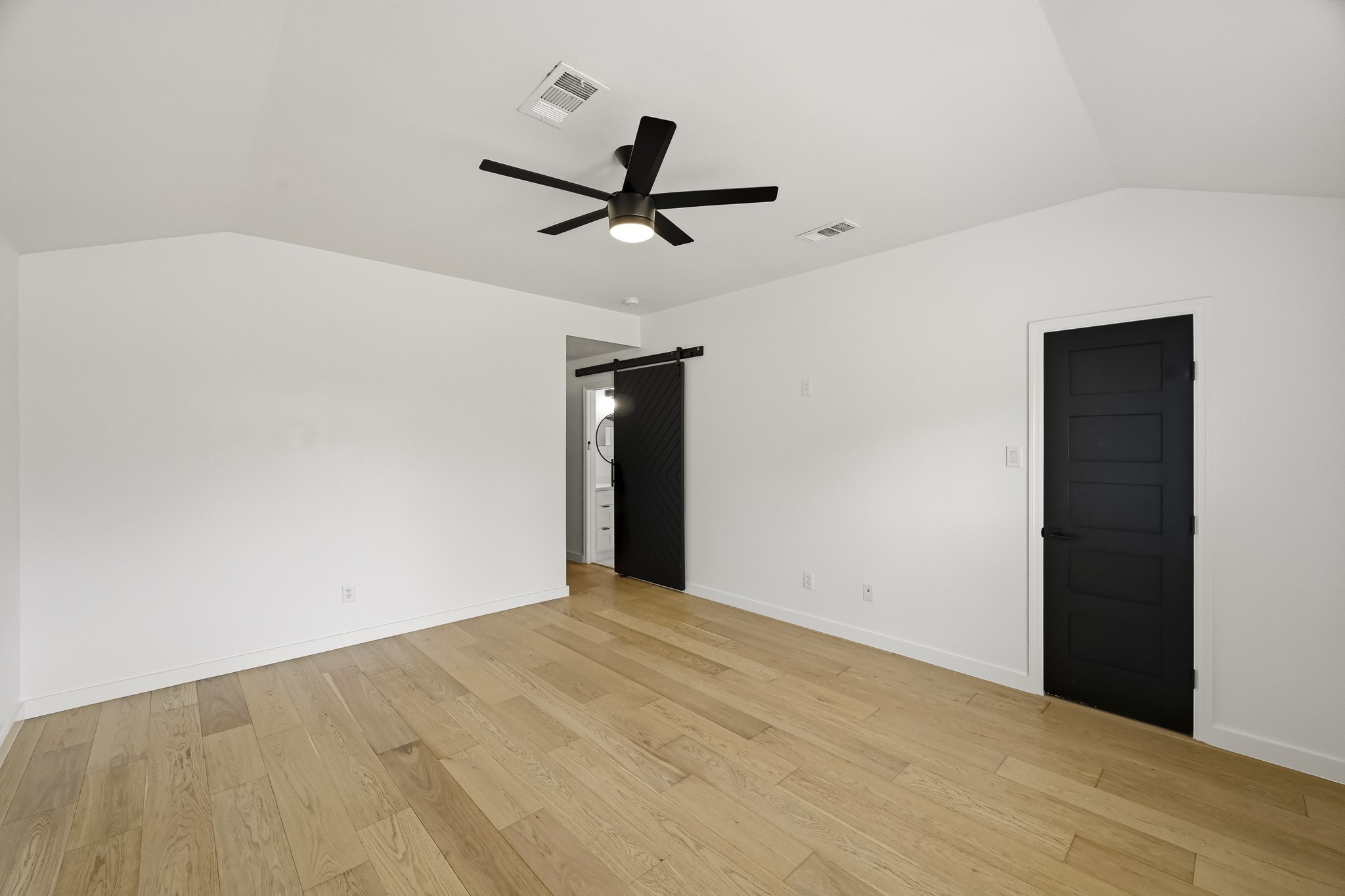 13510 Gospel Way Property Photo 11