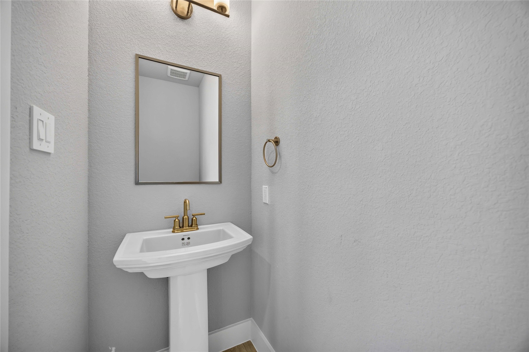 2211 Grapewood Lane Property Photo 6