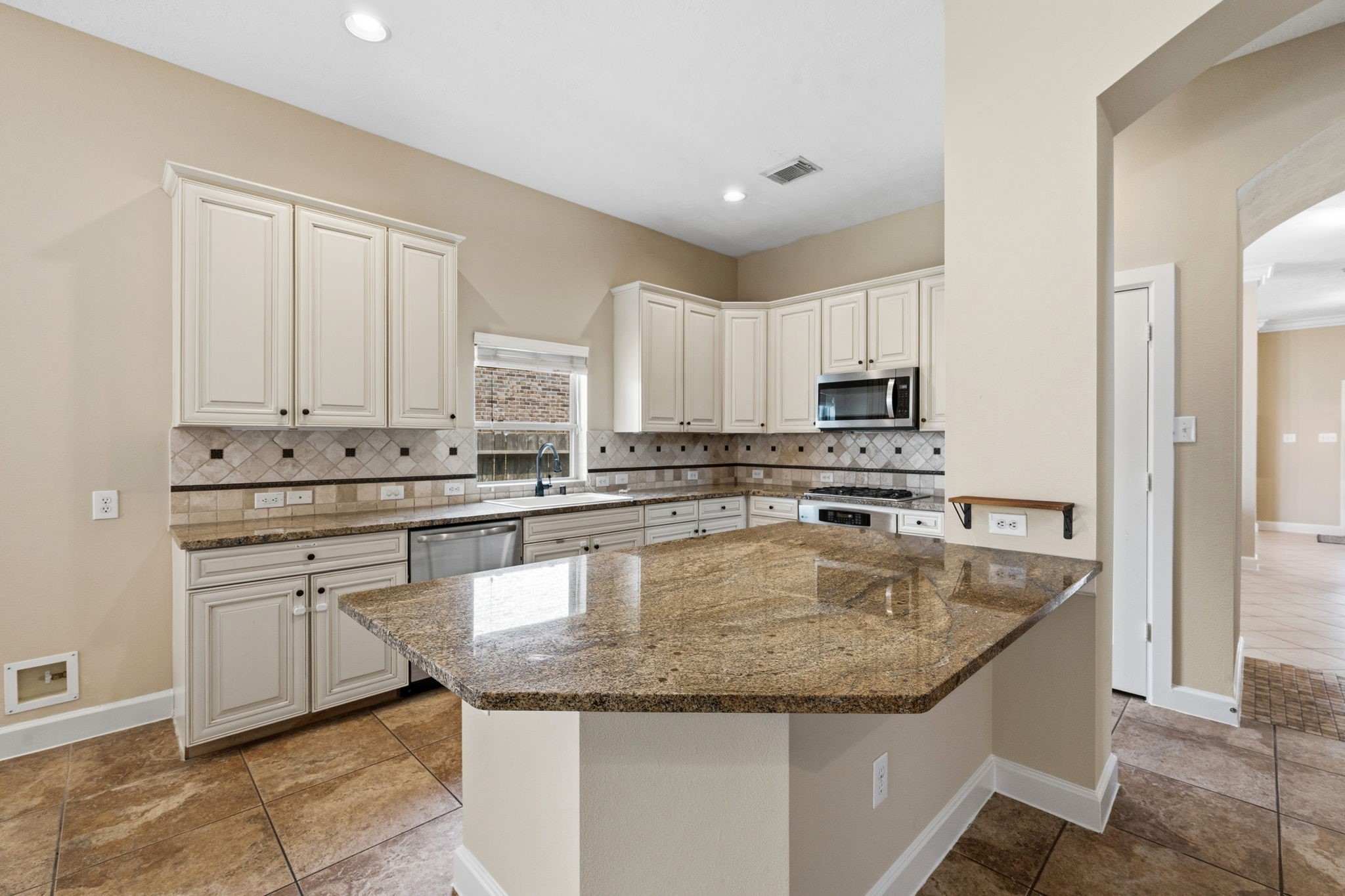 7011 Dewberry Shores Lane Property Photo 9
