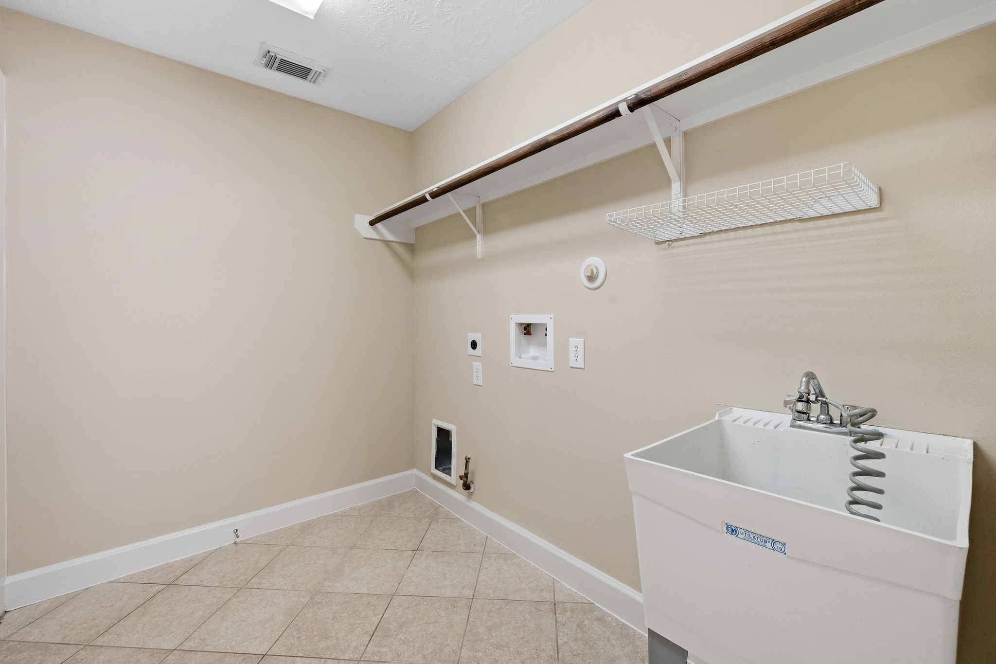 7011 Dewberry Shores Lane Property Photo 28