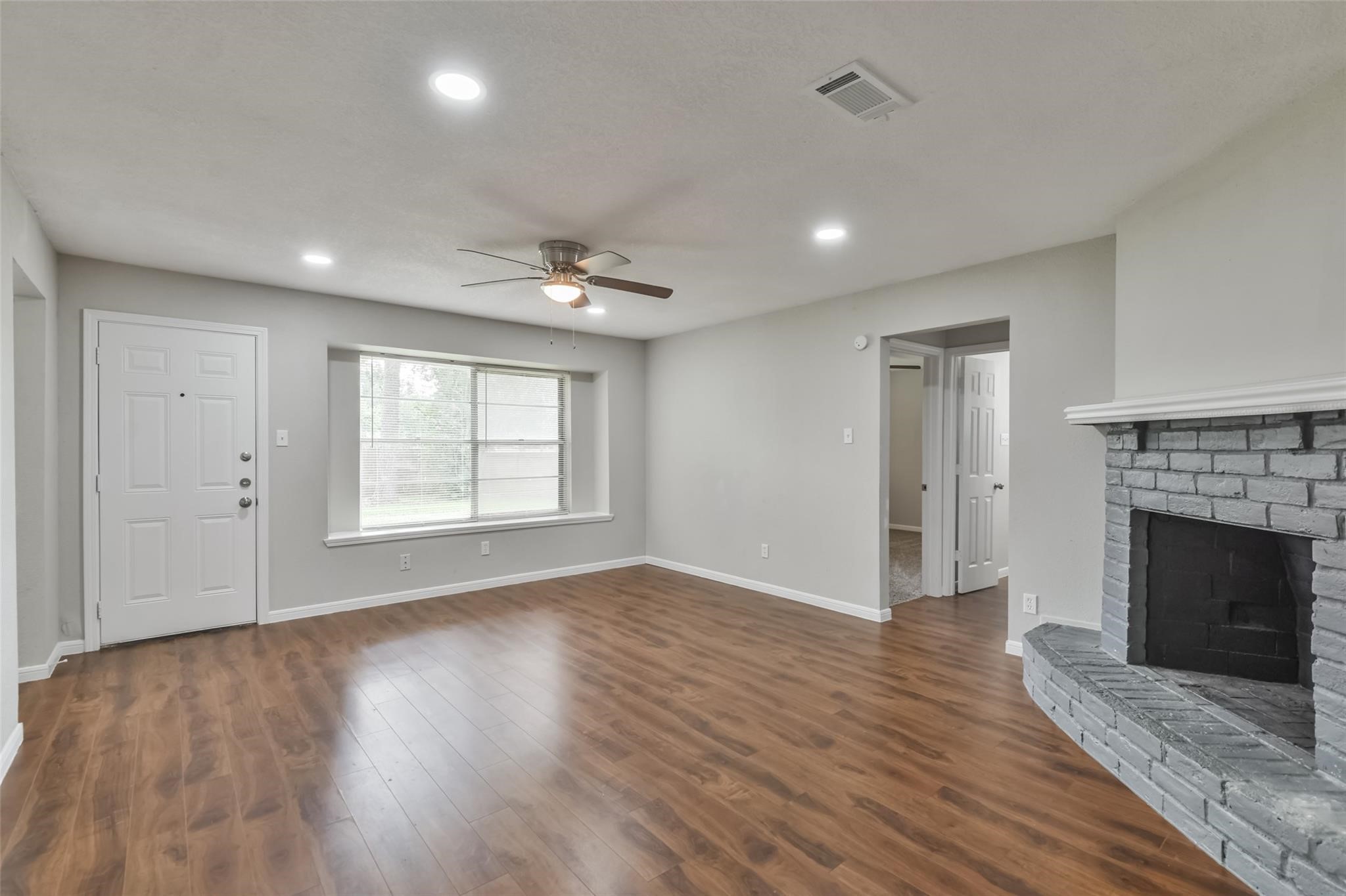 23102 Wintergate Drive Property Photo 4